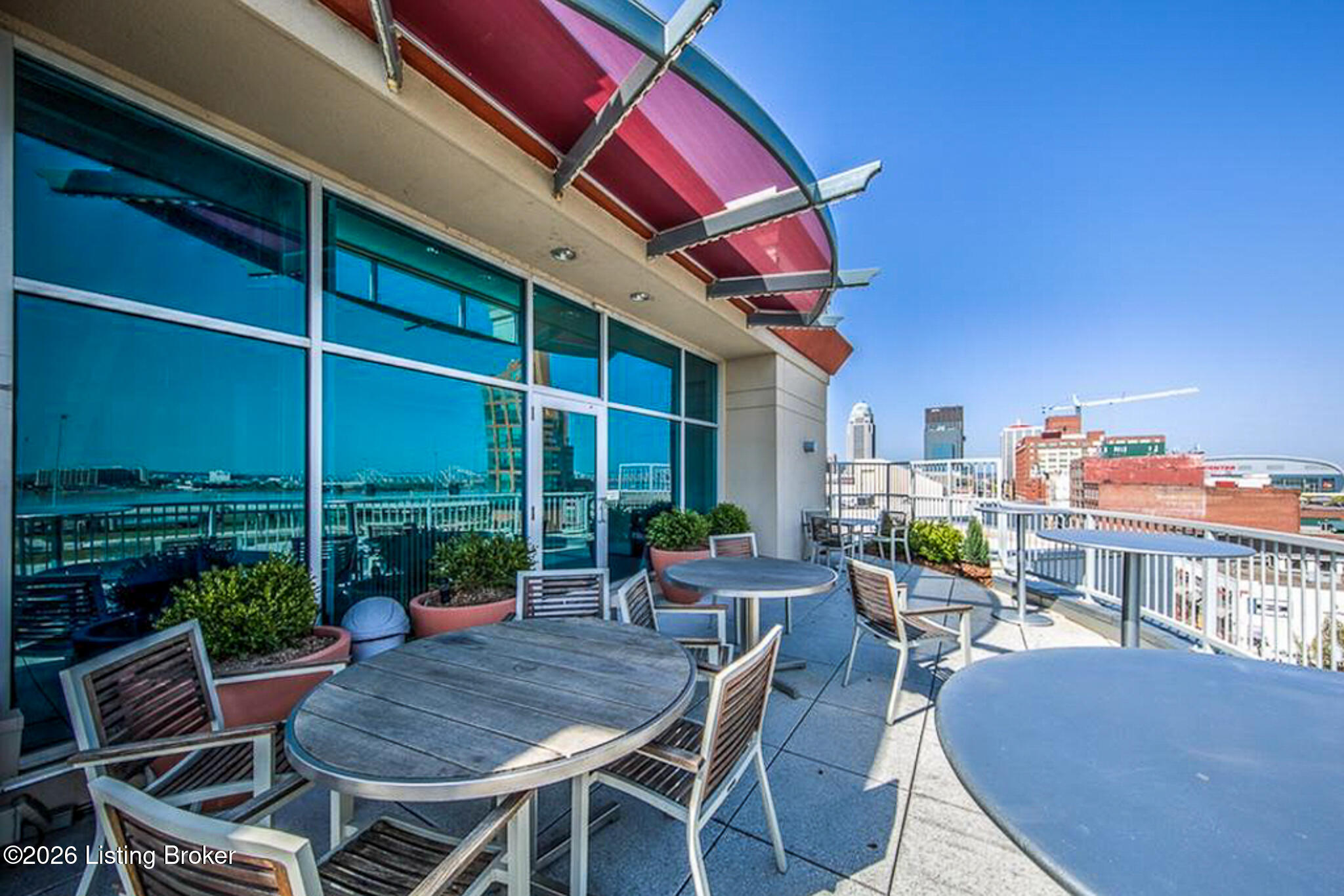 324 E Main St 503