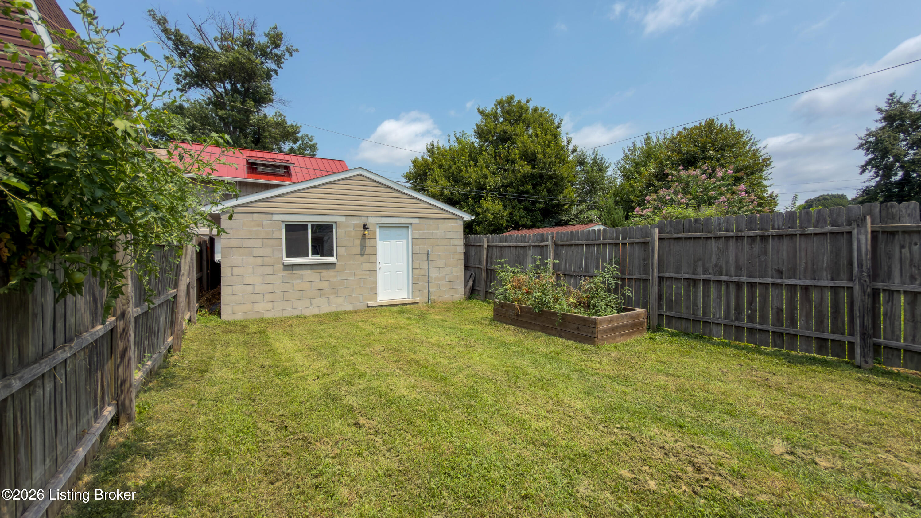 1035 E Caldwell St