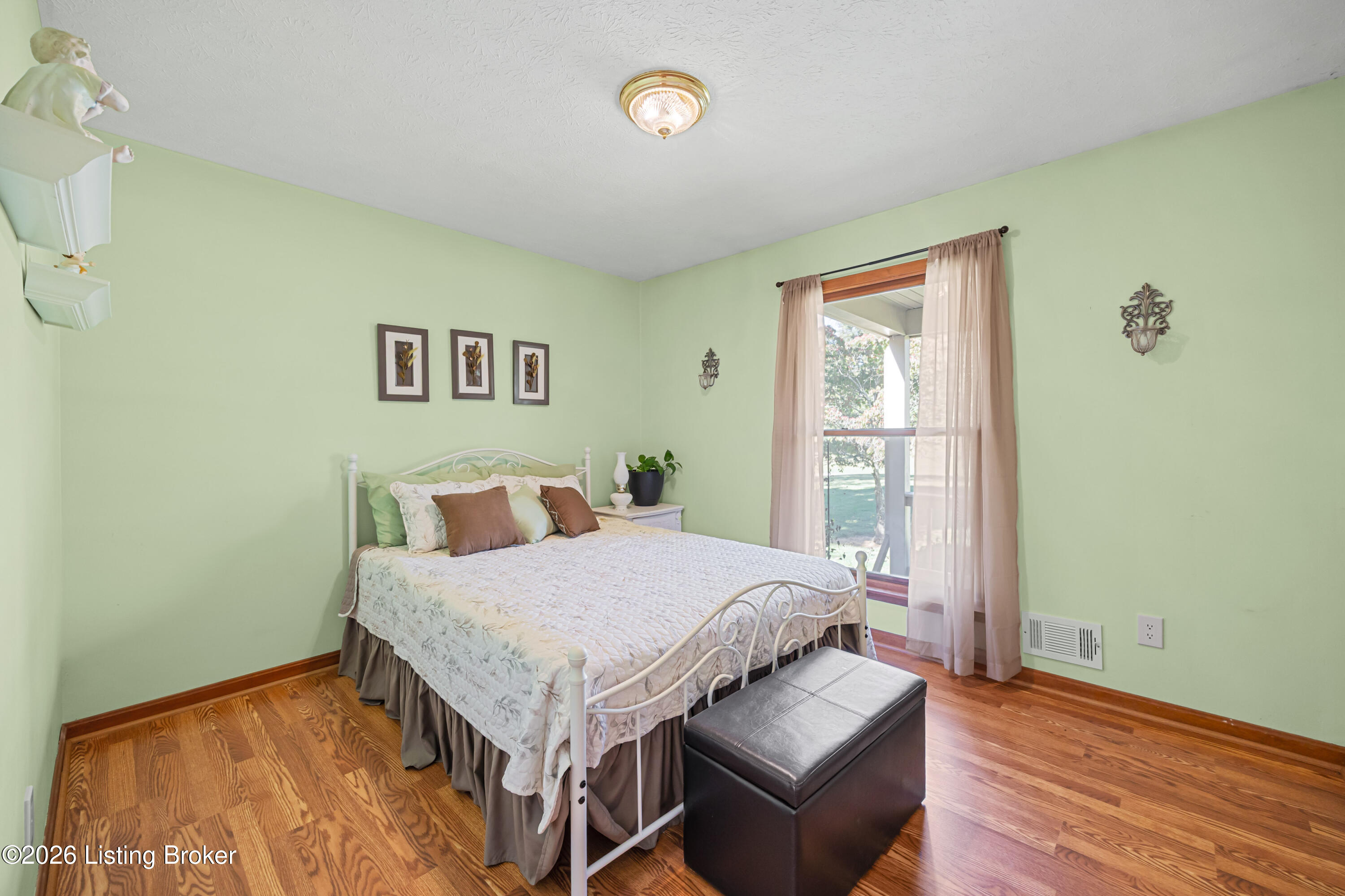 453 Laverne Ct