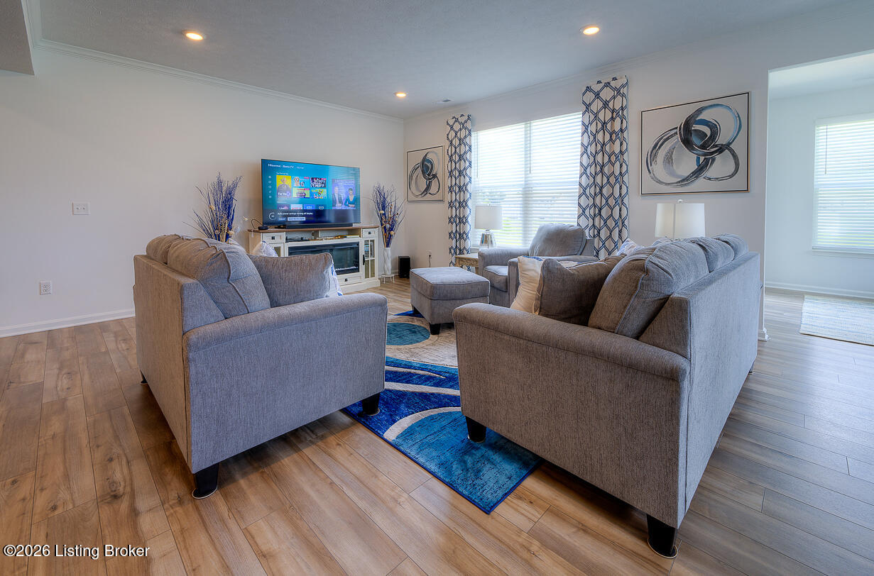 8401 Hummingbird Nest Ct