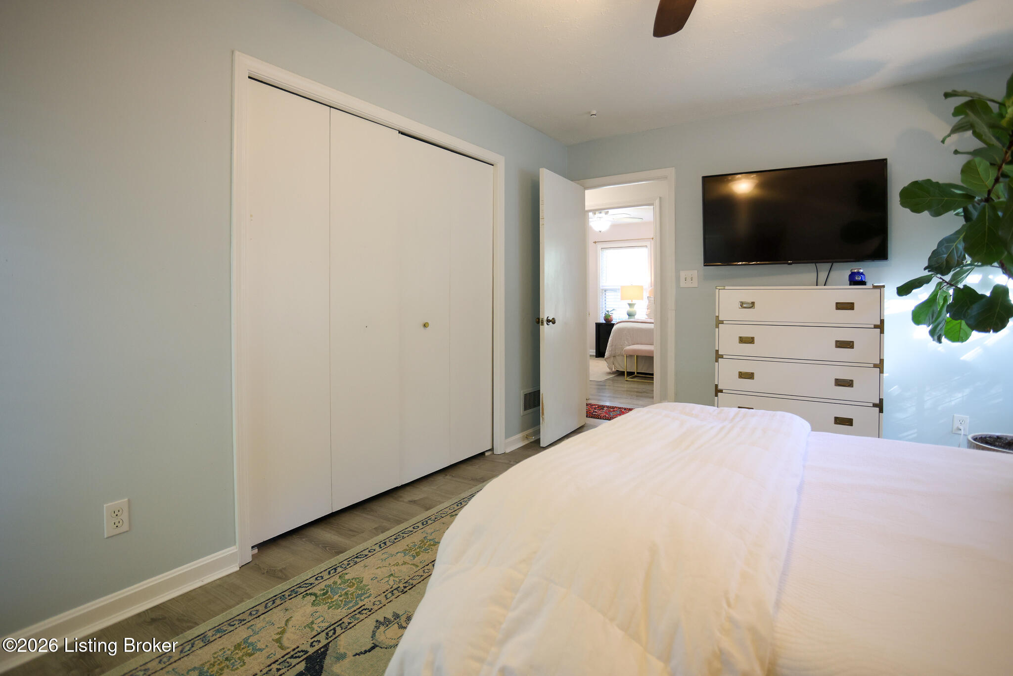 7102 Lydgate Dr