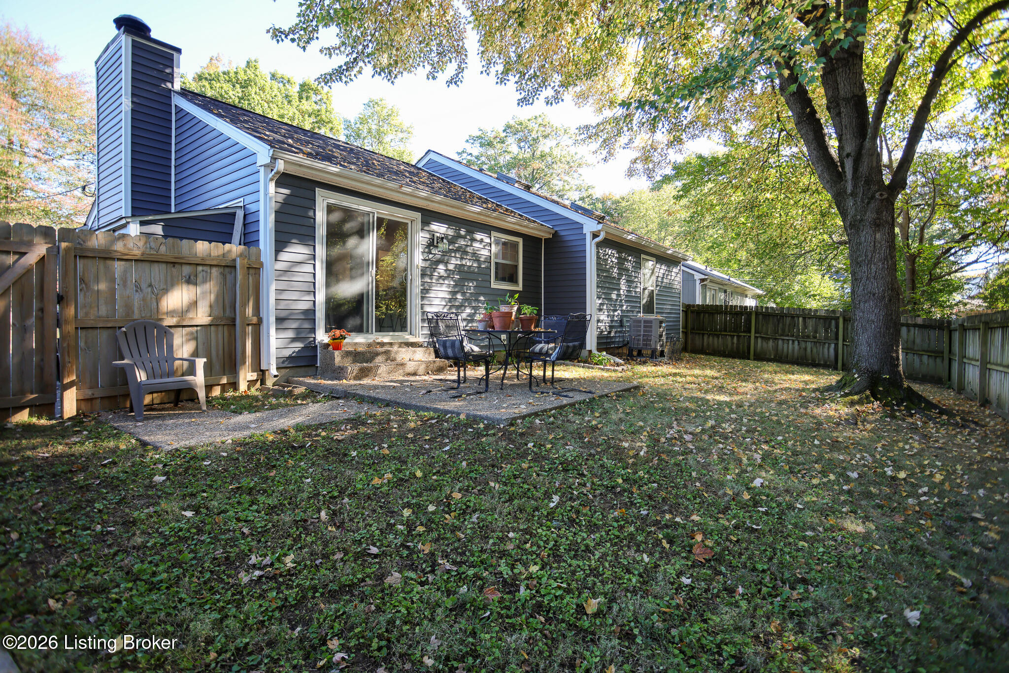 7102 Lydgate Dr