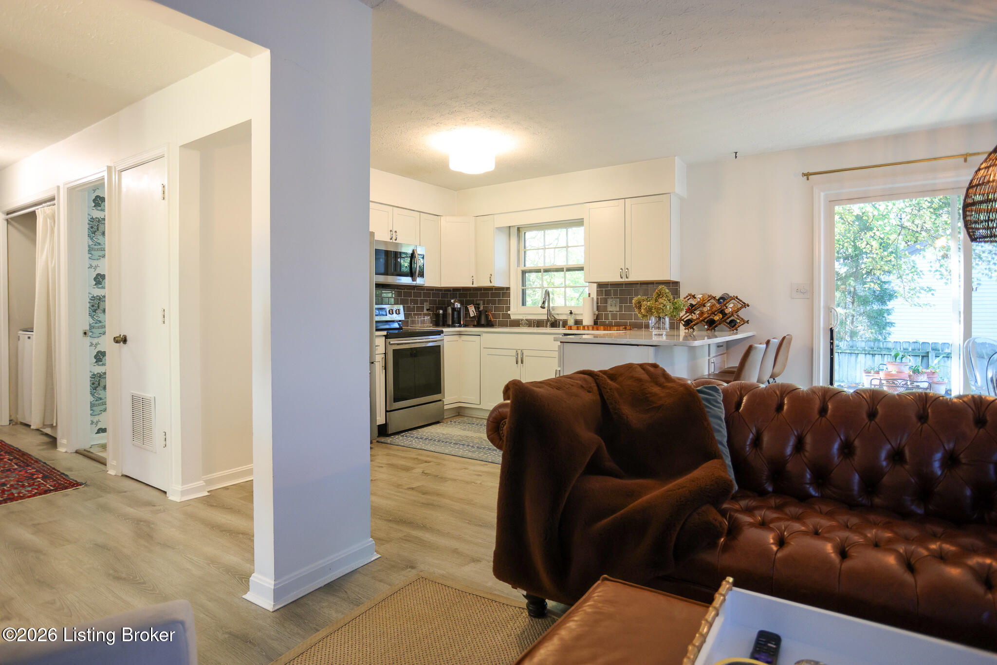 7102 Lydgate Dr
