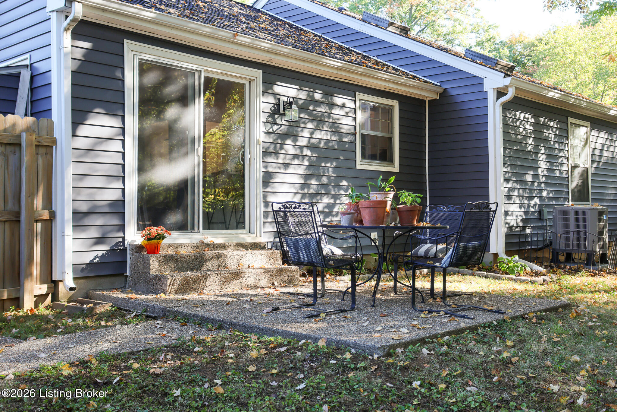 7102 Lydgate Dr