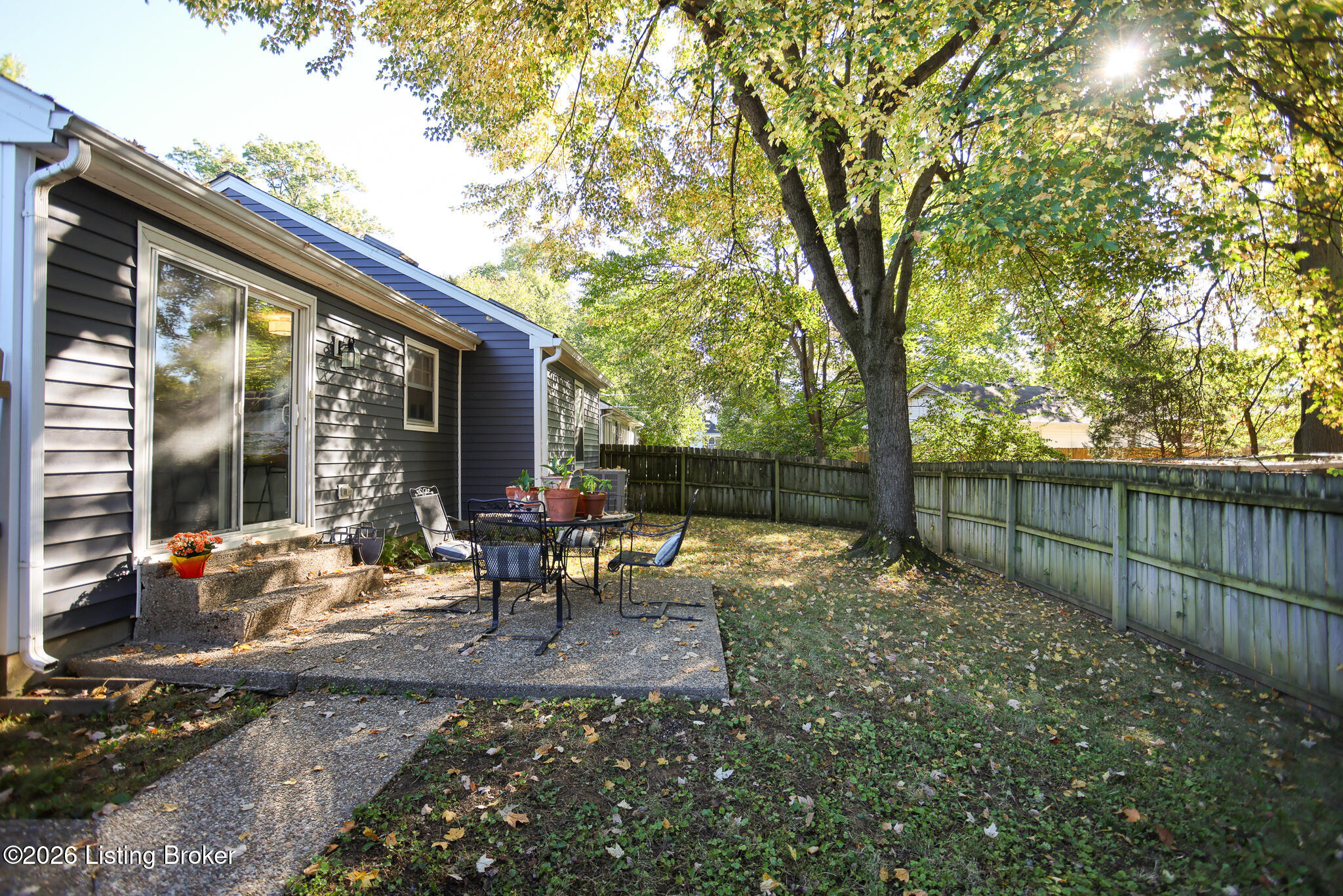 7102 Lydgate Dr