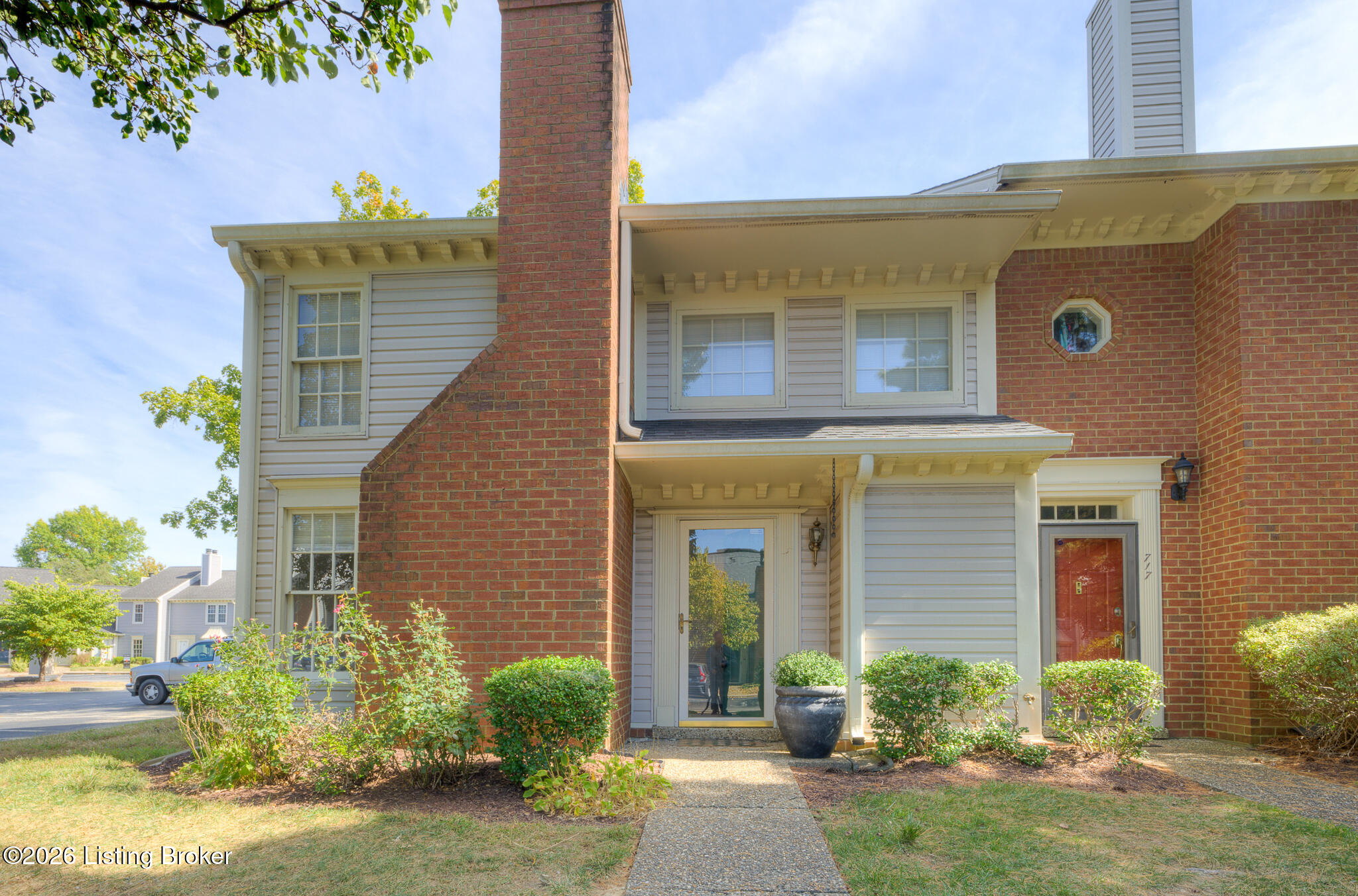 715 Yorkwood Pl
