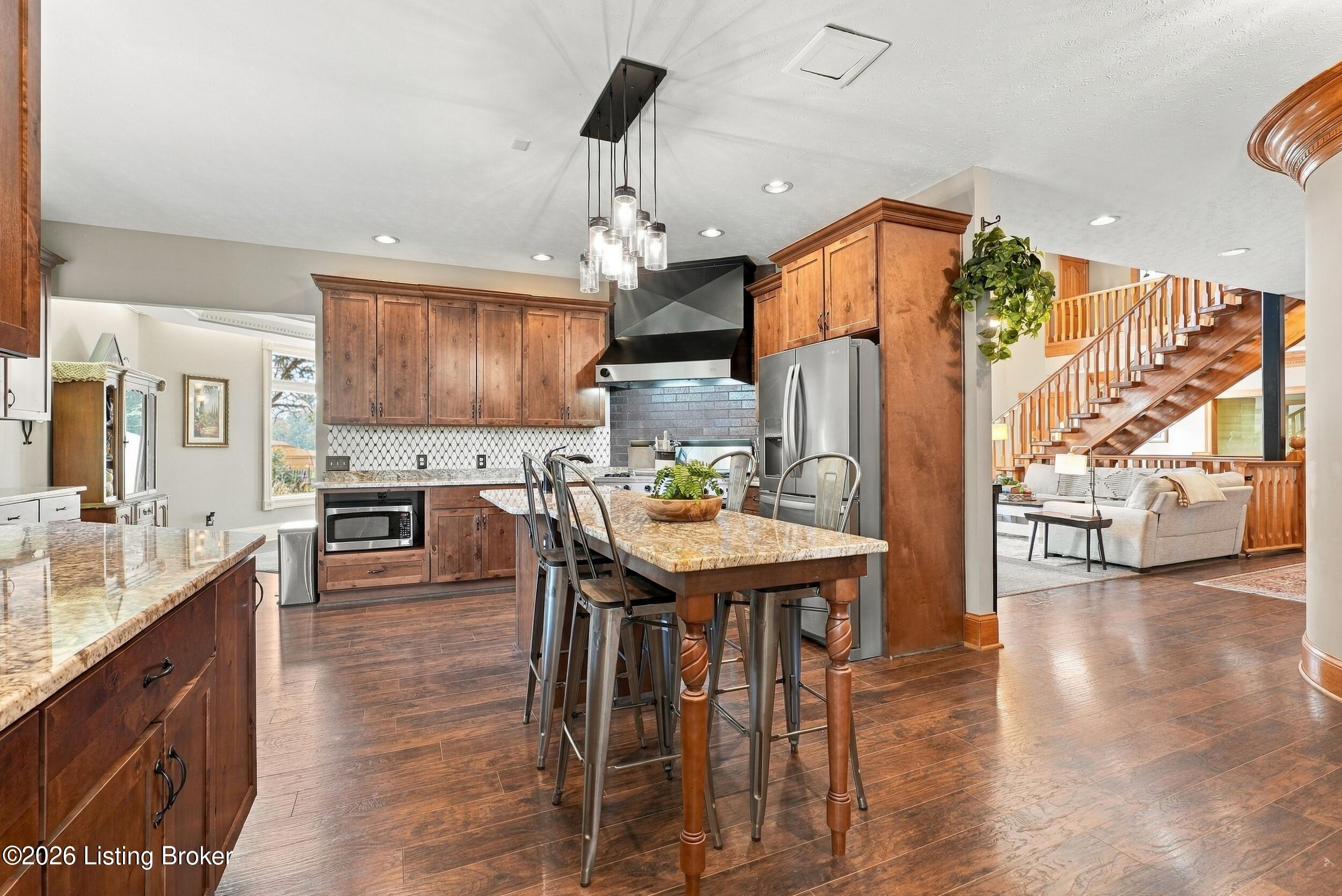 8161 Cunningham Sarles Rd