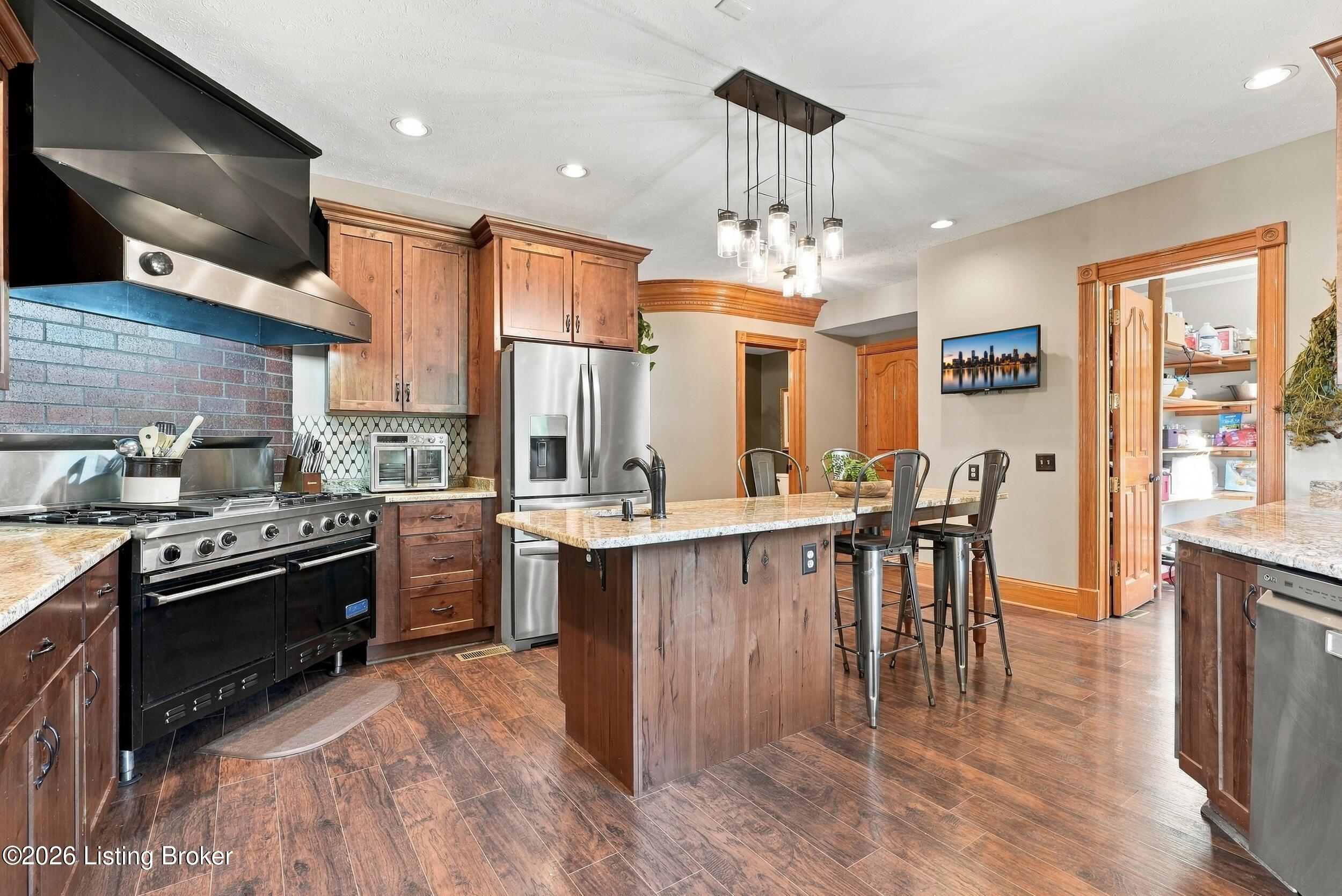 8161 Cunningham Sarles Rd