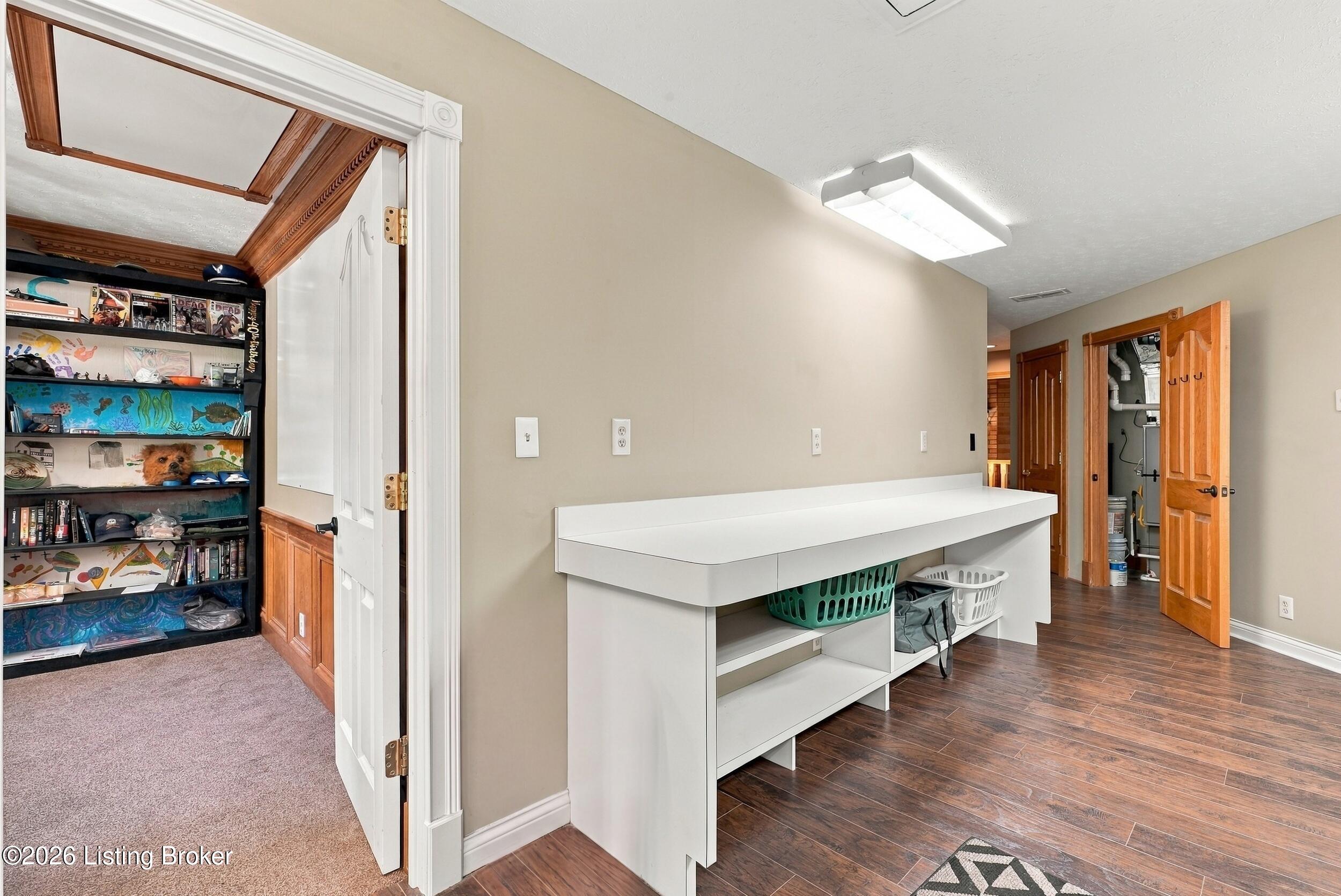 8161 Cunningham Sarles Rd