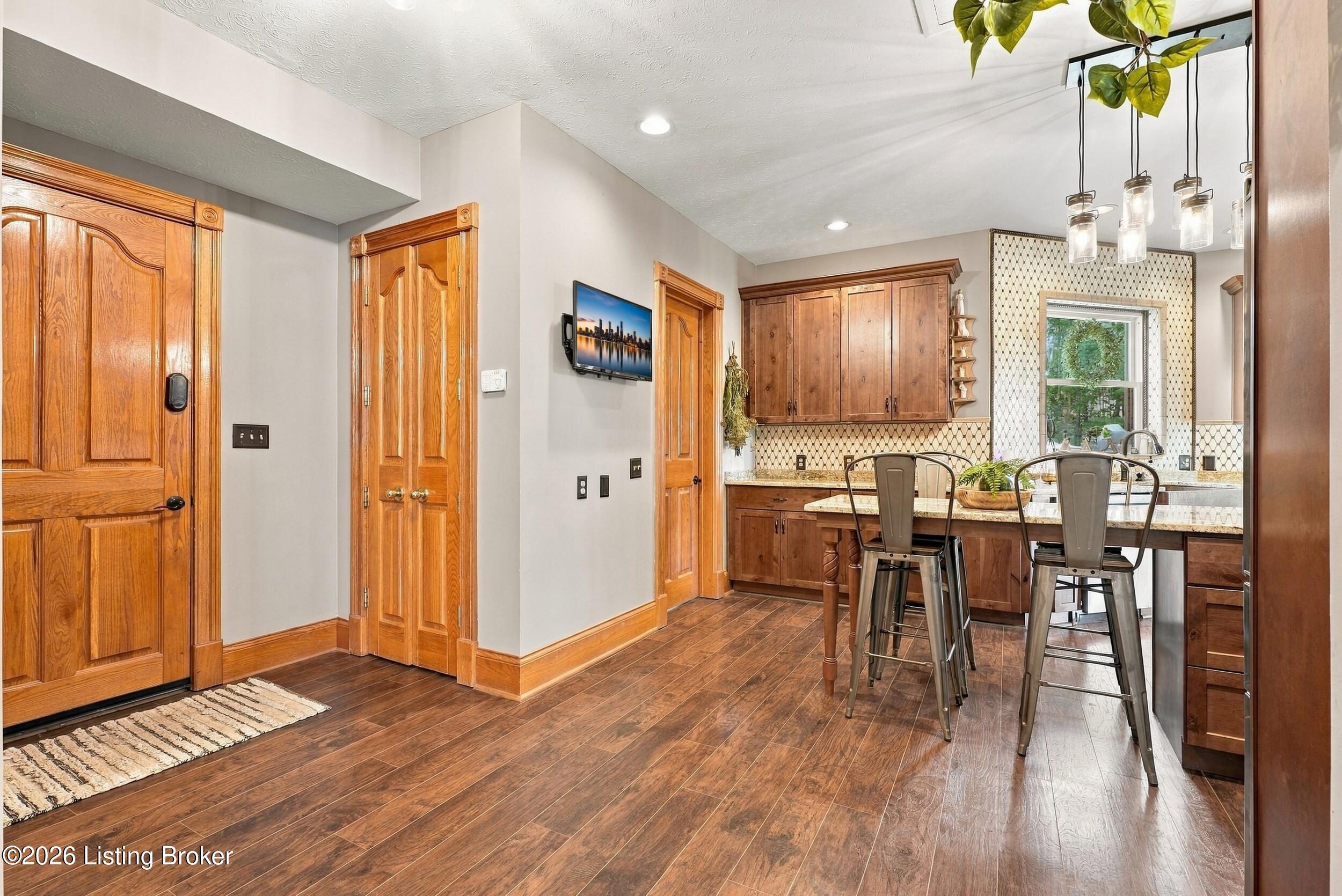 8161 Cunningham Sarles Rd