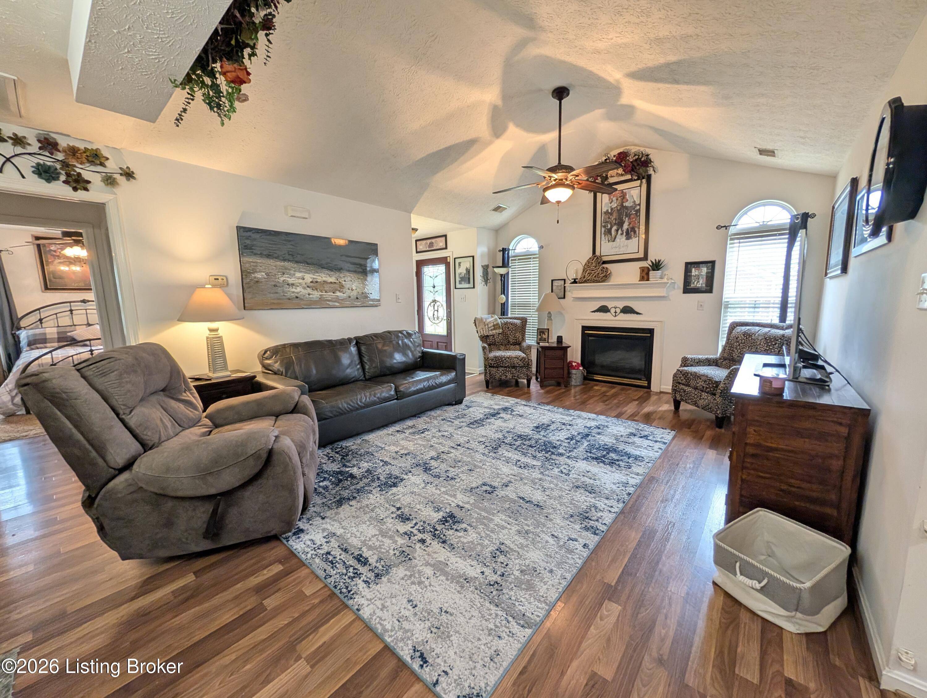 11405 Ridge Lake Dr