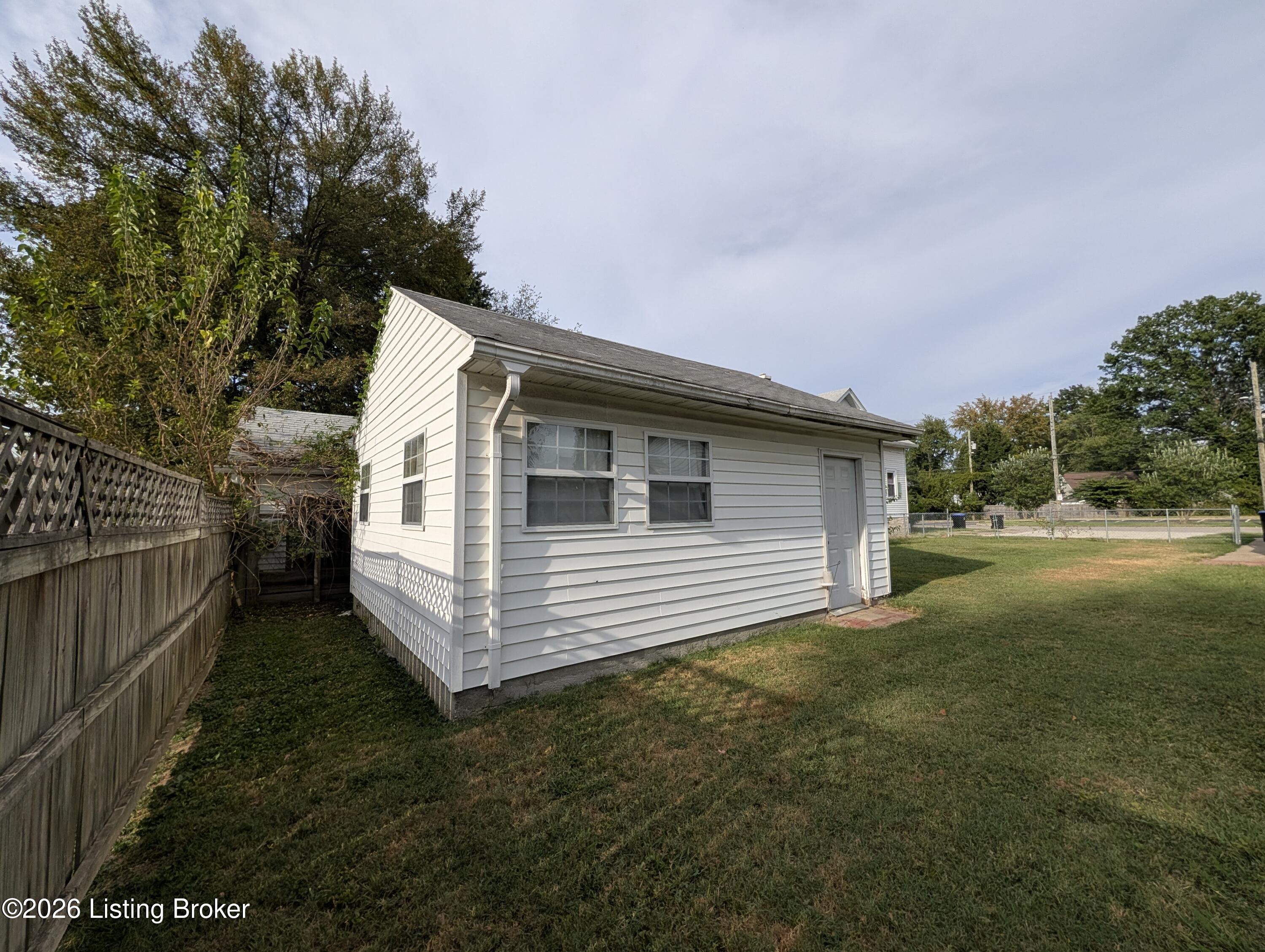 5010 Laughlin Ave