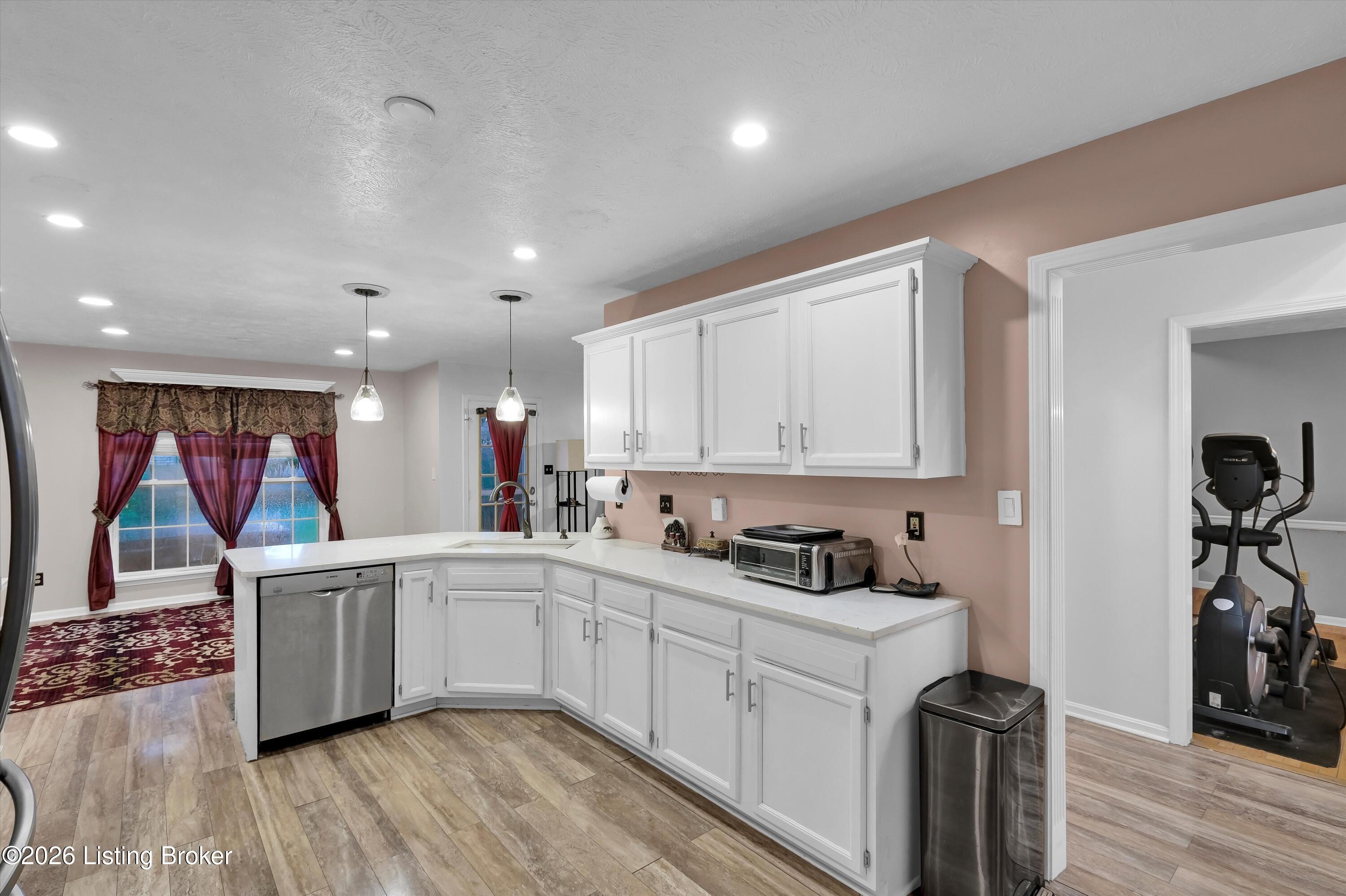 4538 Oak Pointe Dr