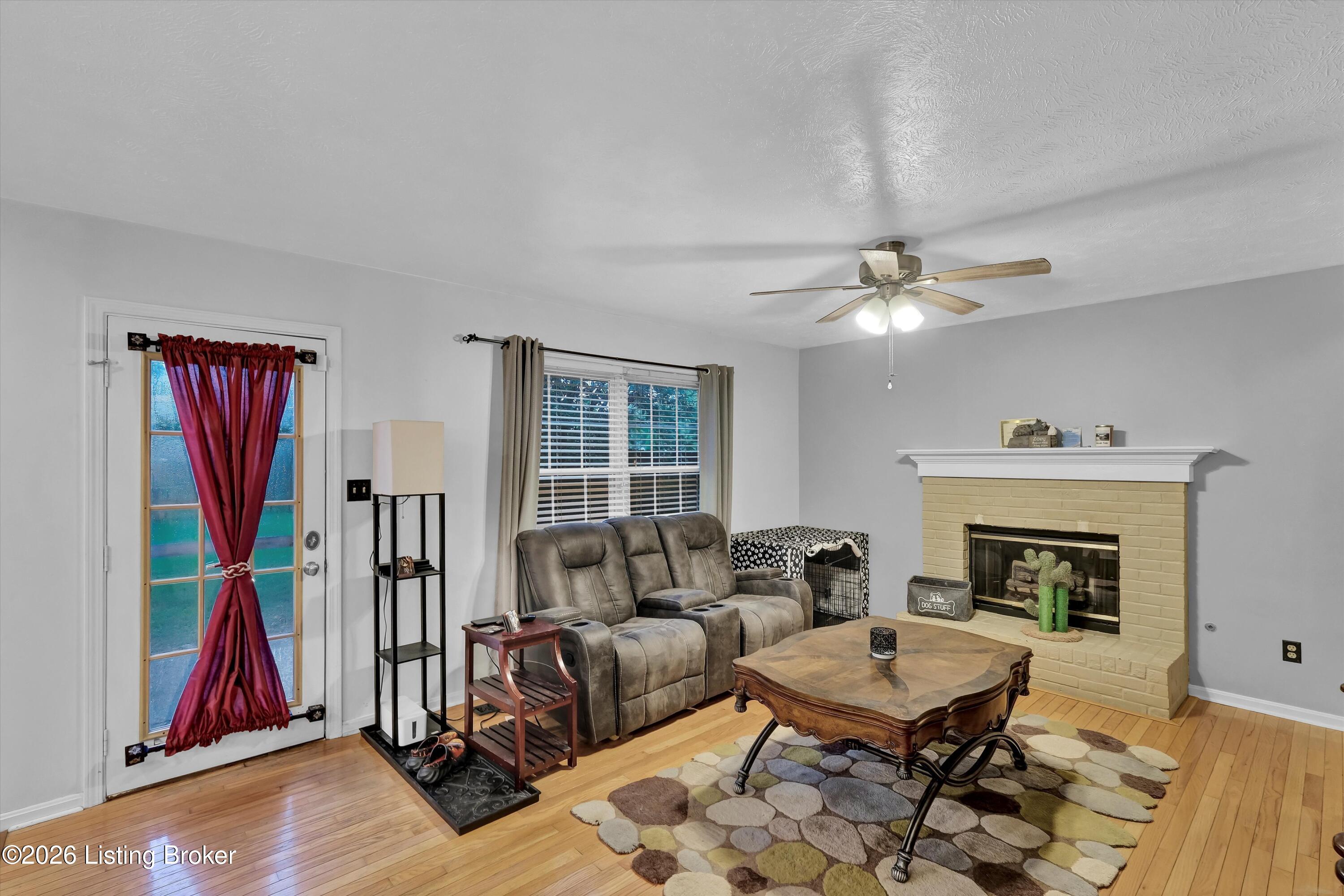 4538 Oak Pointe Dr