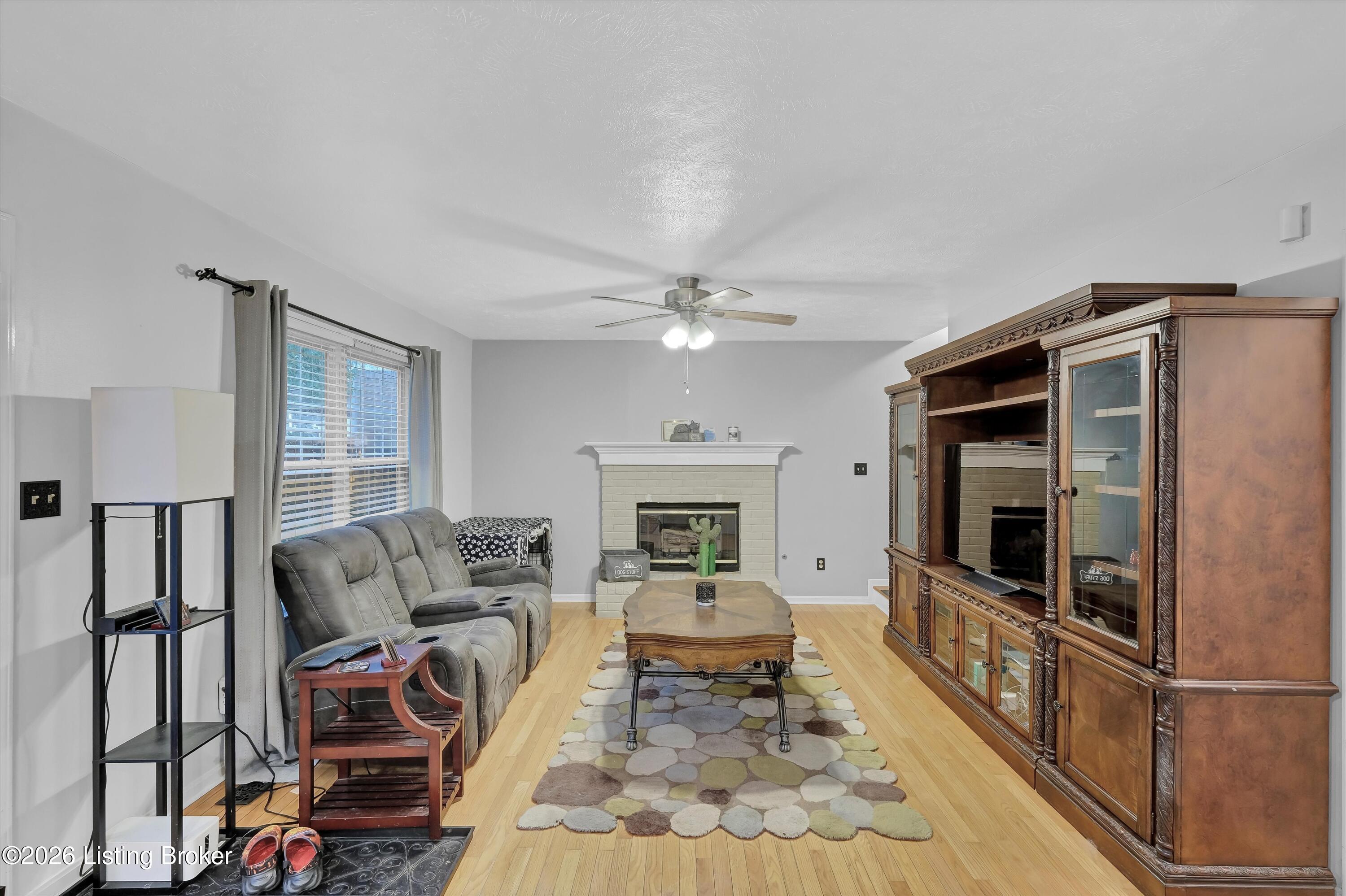 4538 Oak Pointe Dr