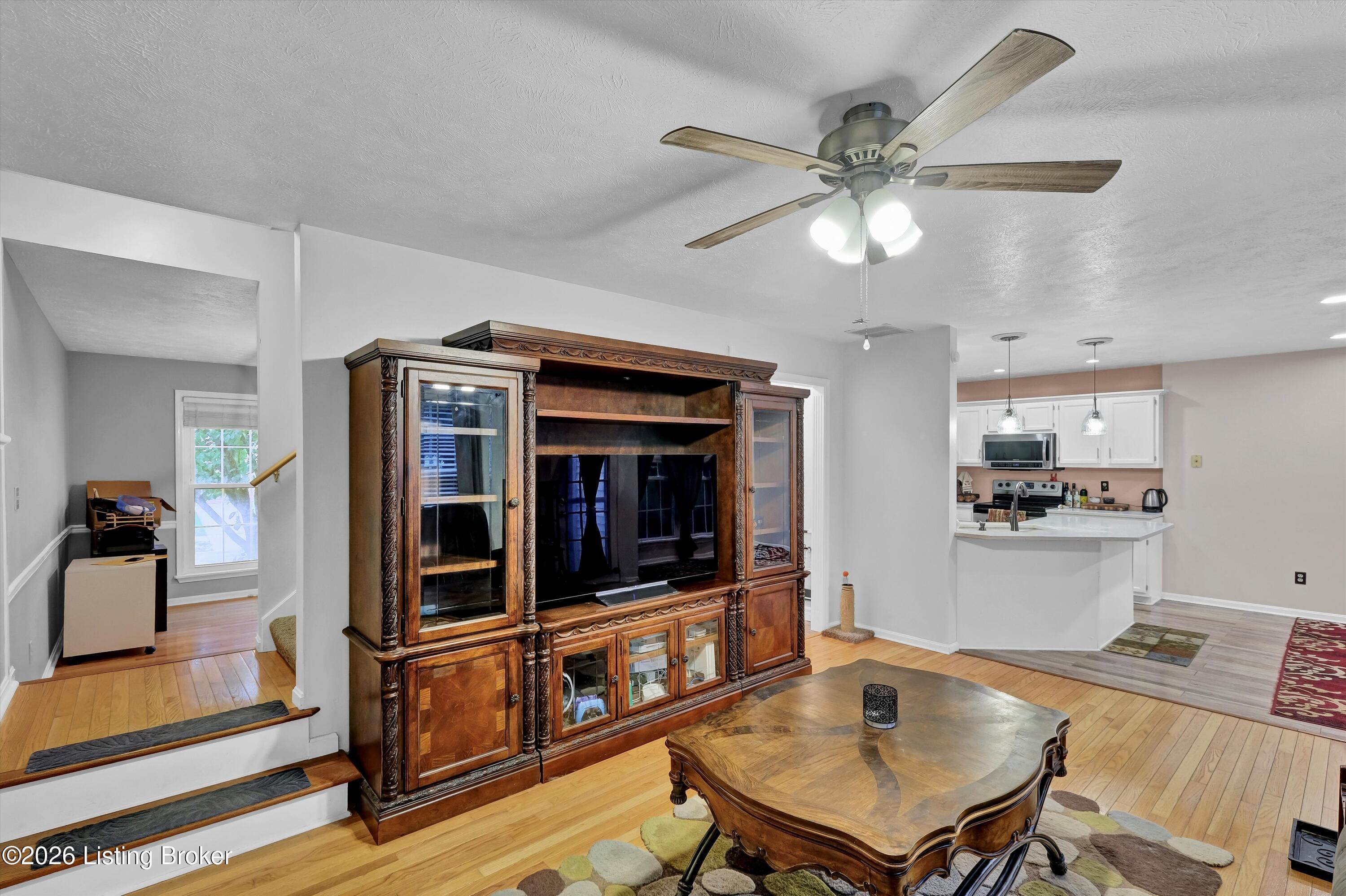 4538 Oak Pointe Dr