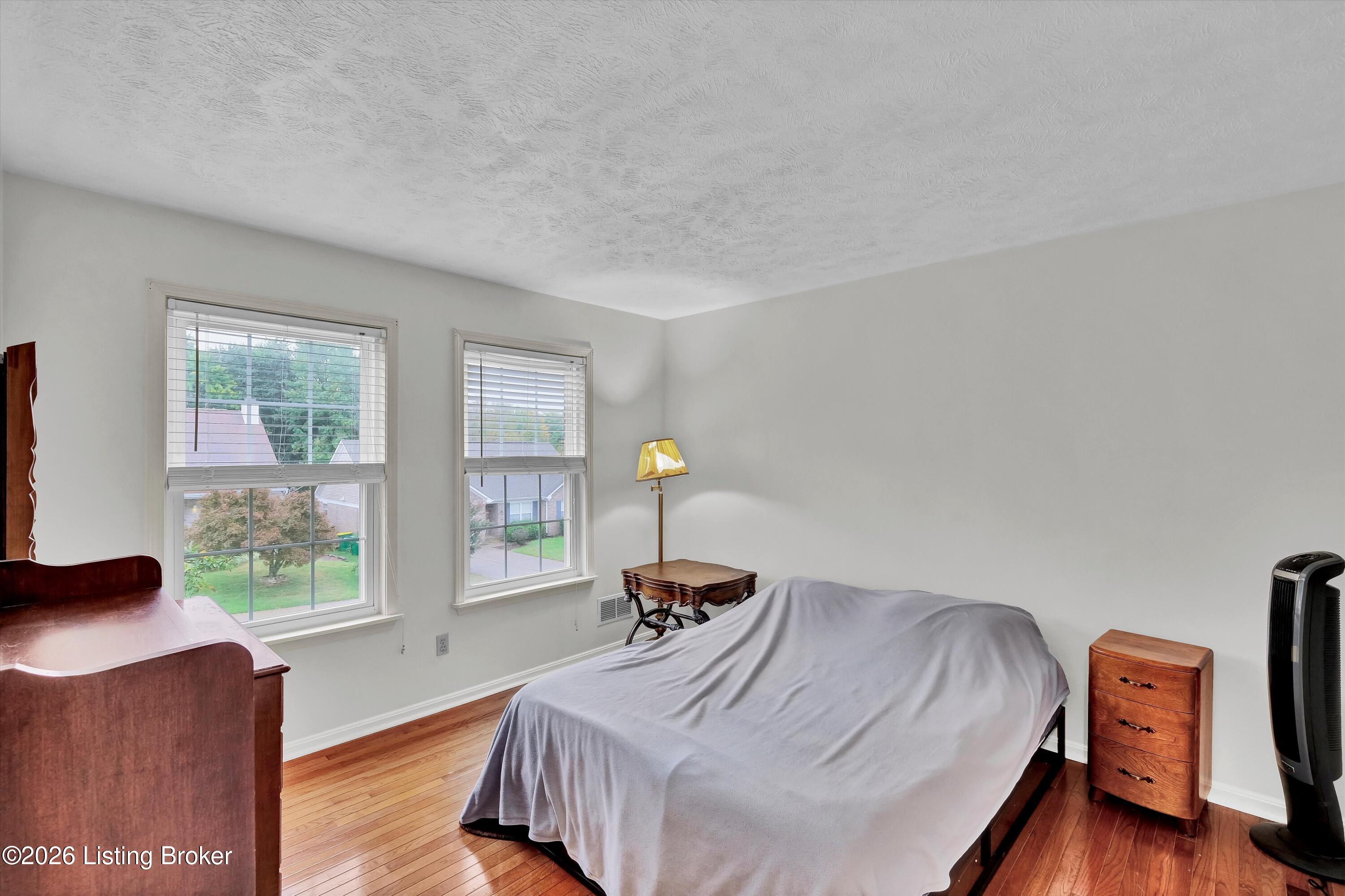 4538 Oak Pointe Dr