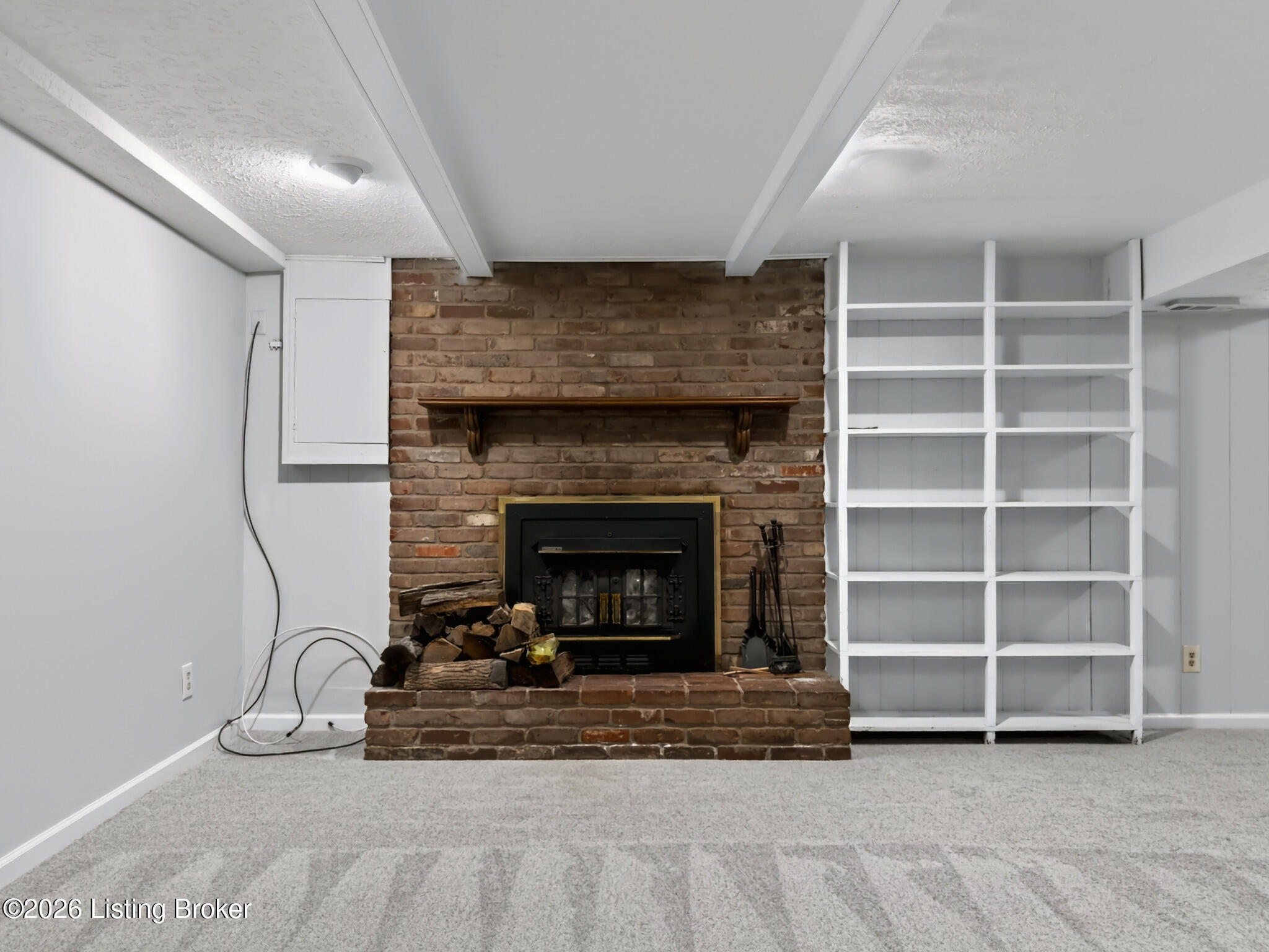 230 Willow Dr
