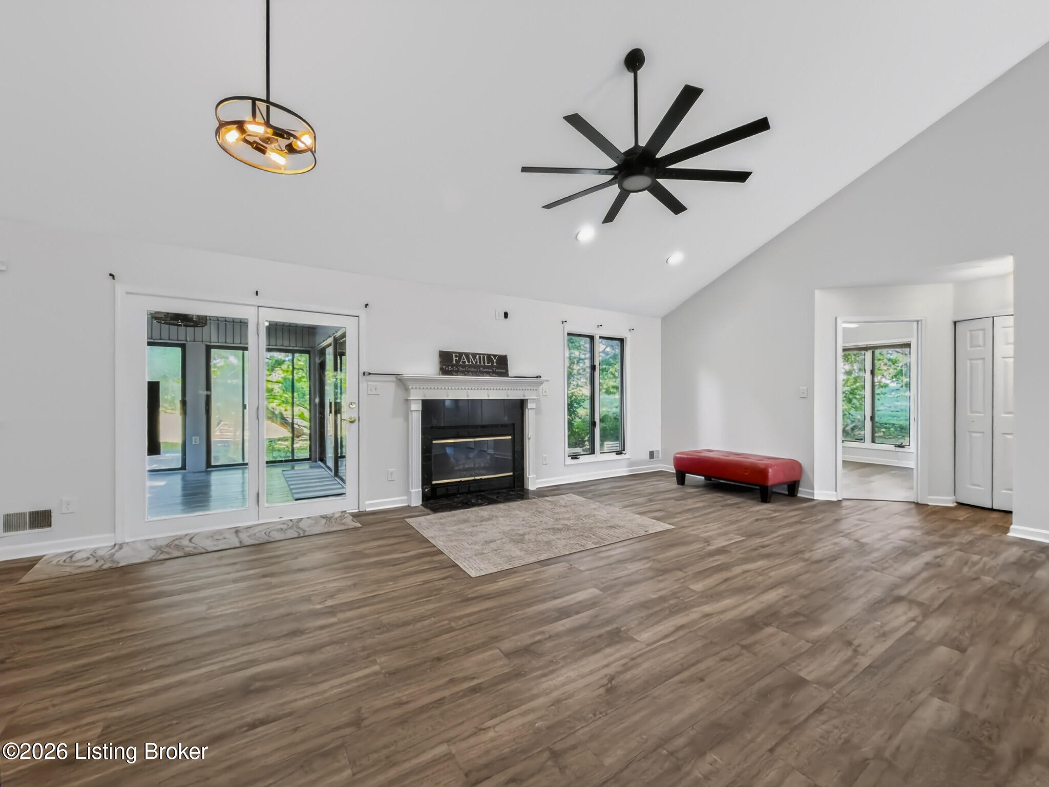 8025 Cedar Glen Ln