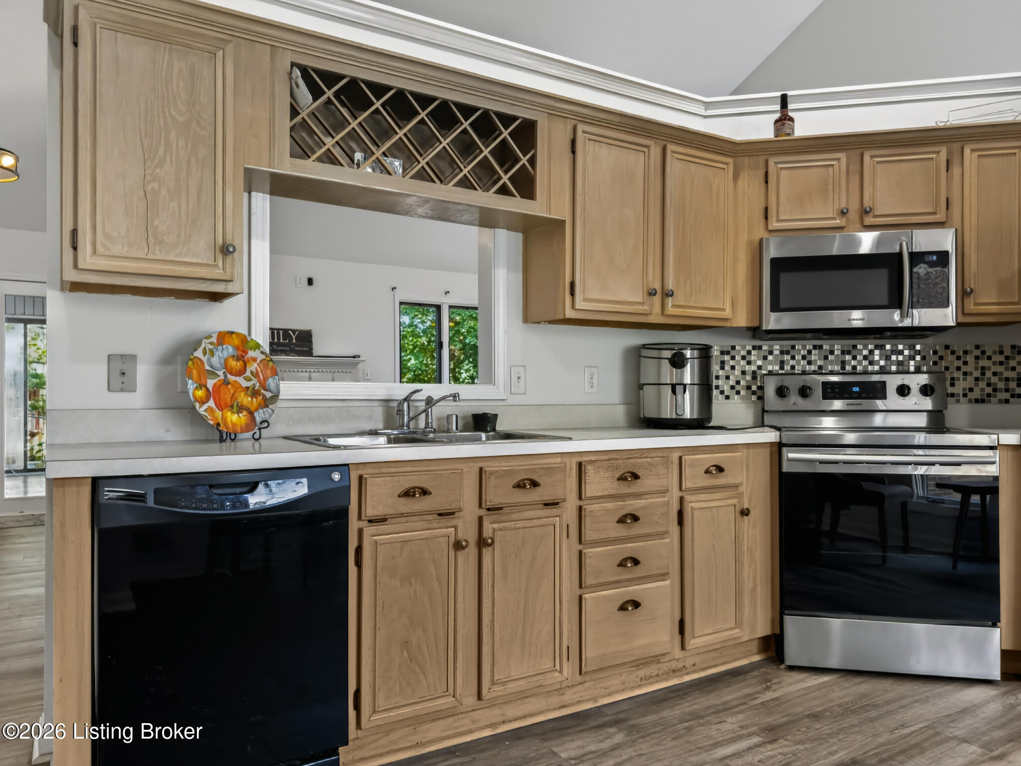 8025 Cedar Glen Ln