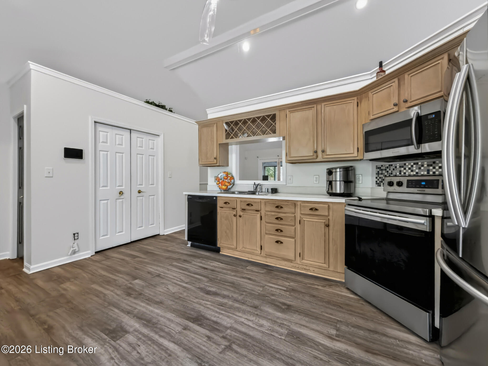 8025 Cedar Glen Ln