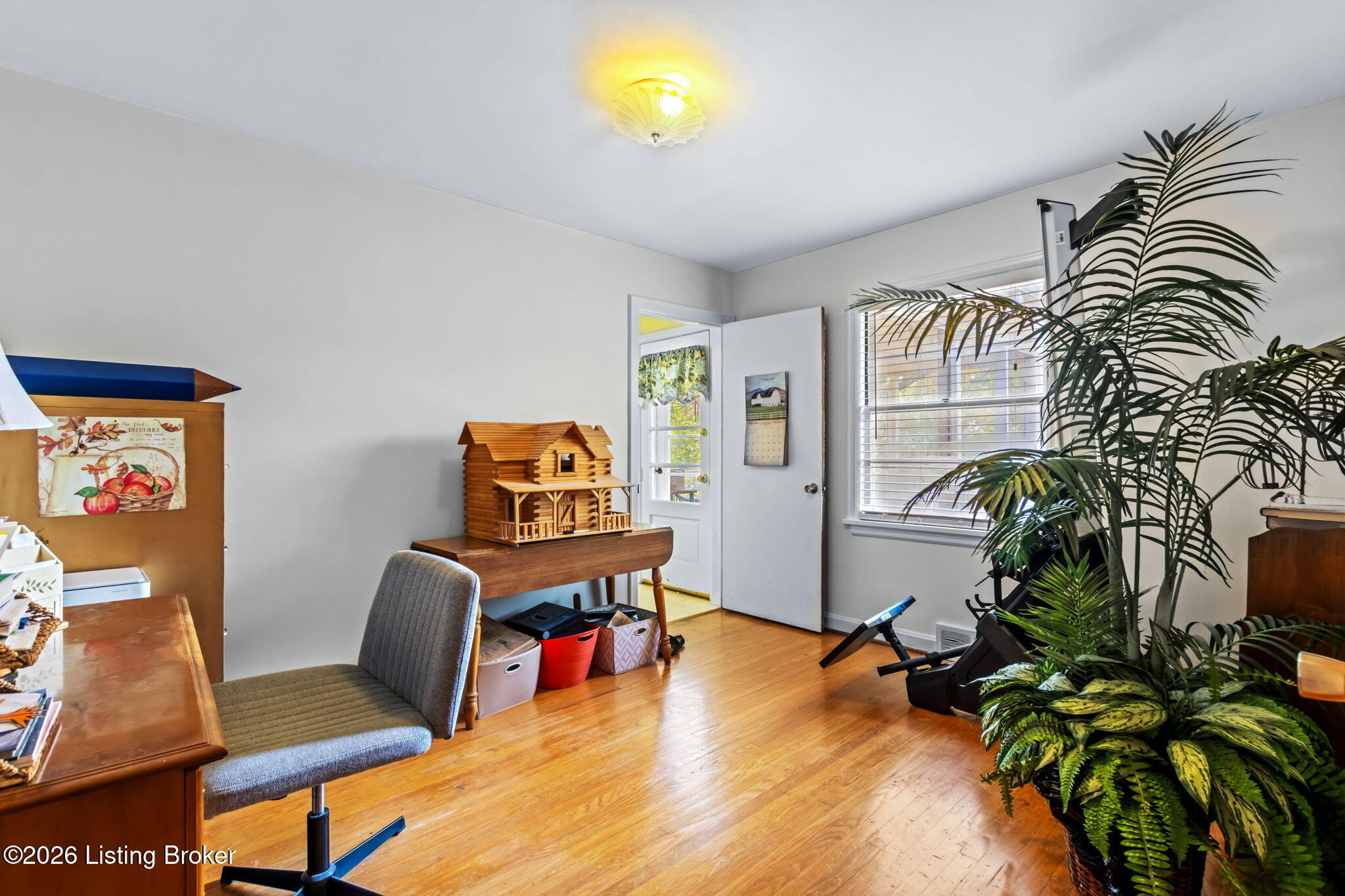 3106 Hewitt Ave