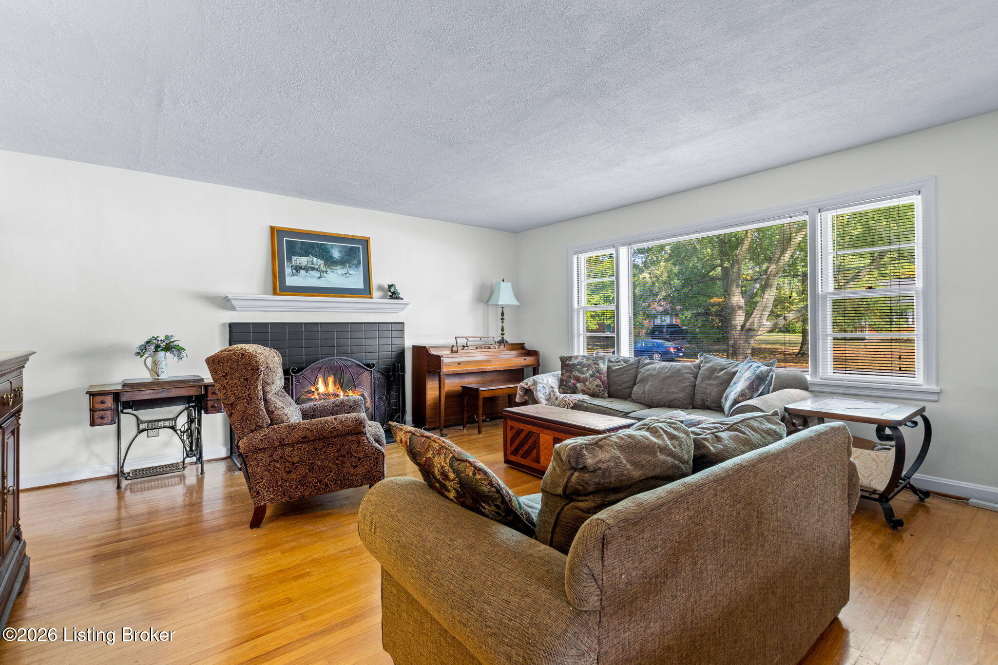 3106 Hewitt Ave