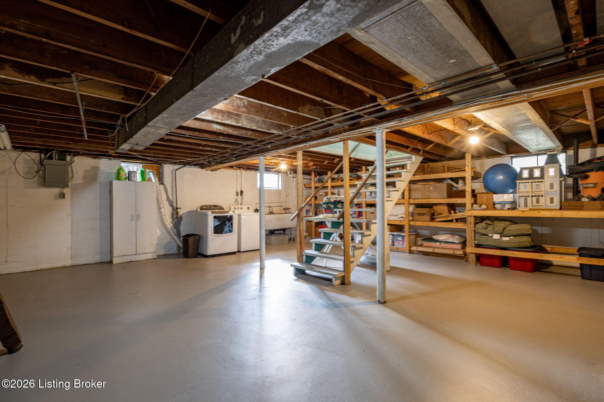 3106 Hewitt Ave