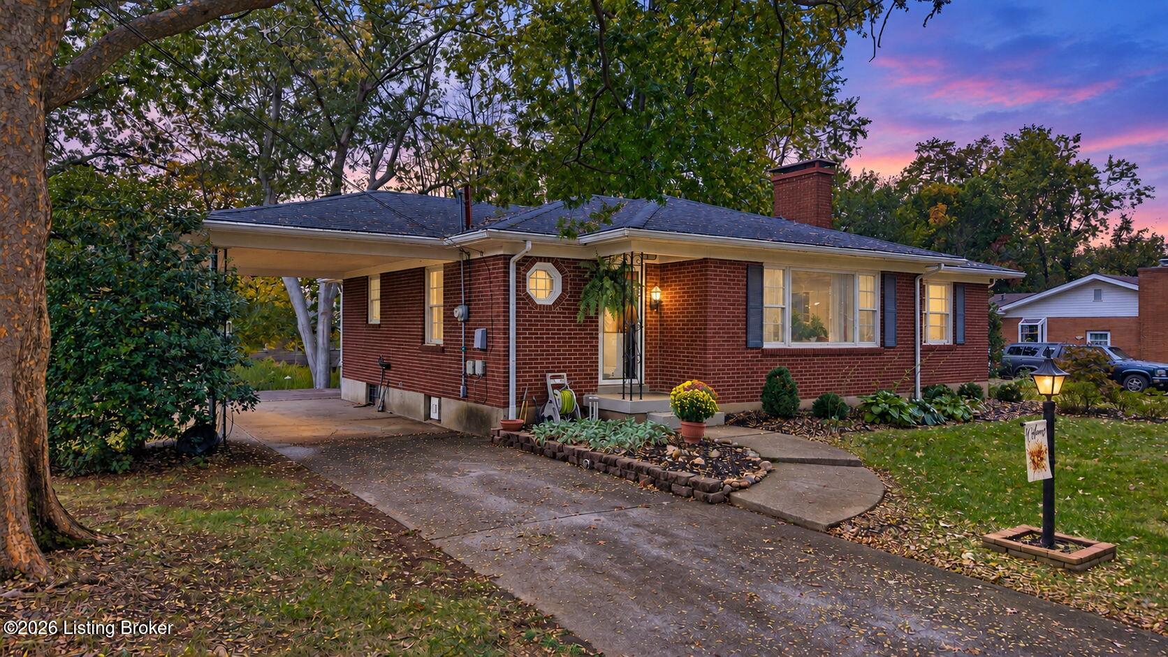 3106 Hewitt Ave