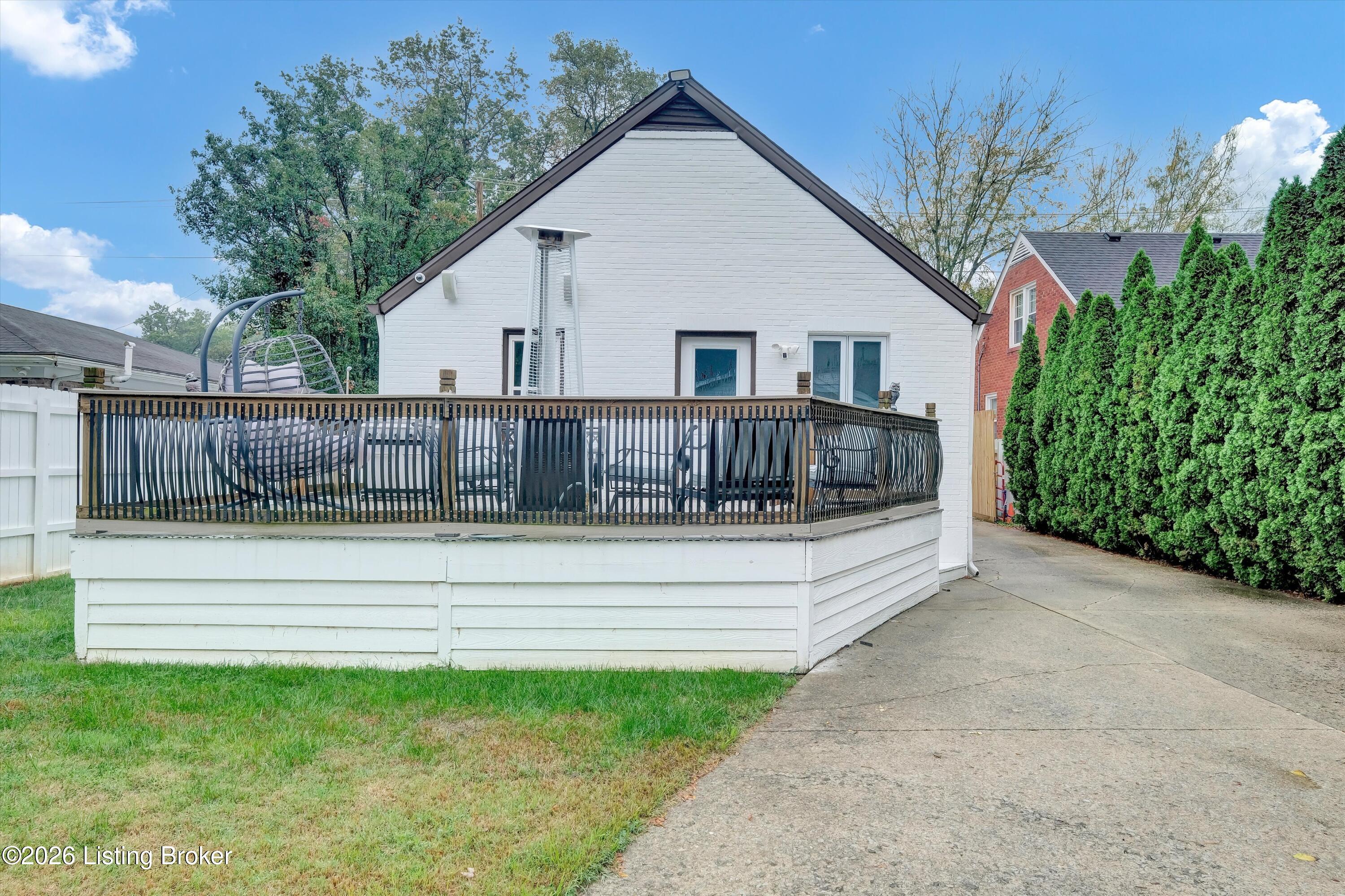 3505 Warner Ave