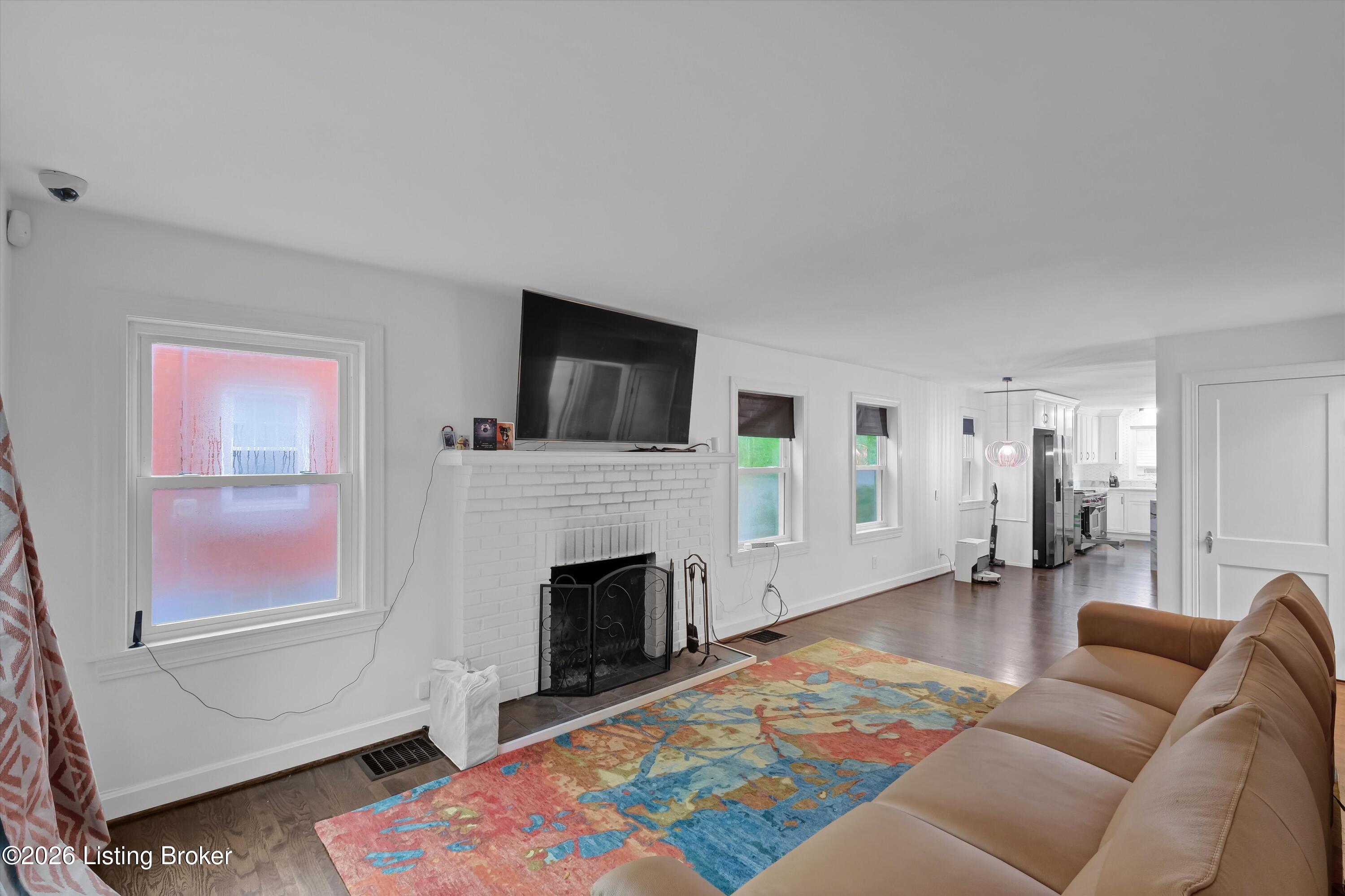 3505 Warner Ave