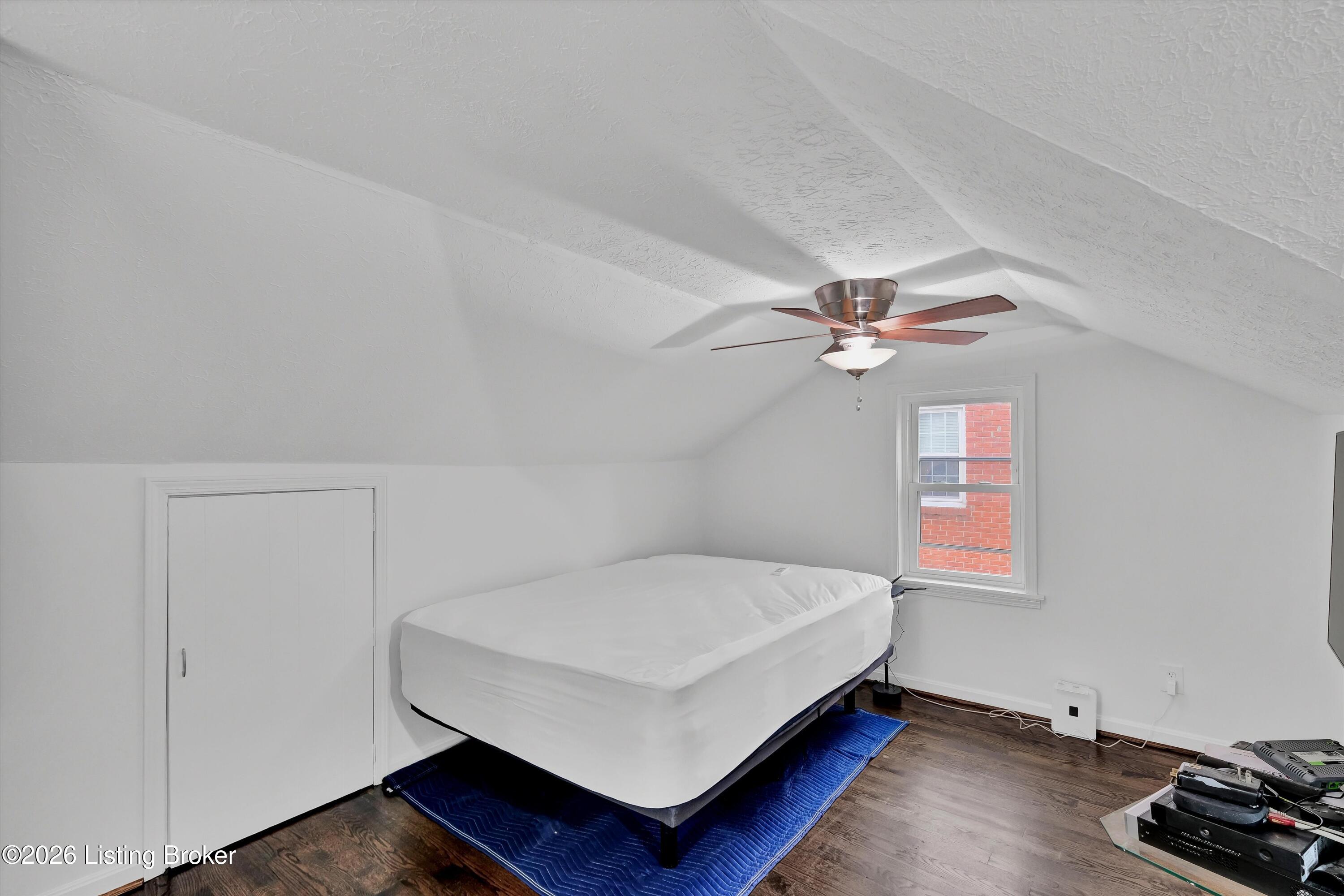 3505 Warner Ave