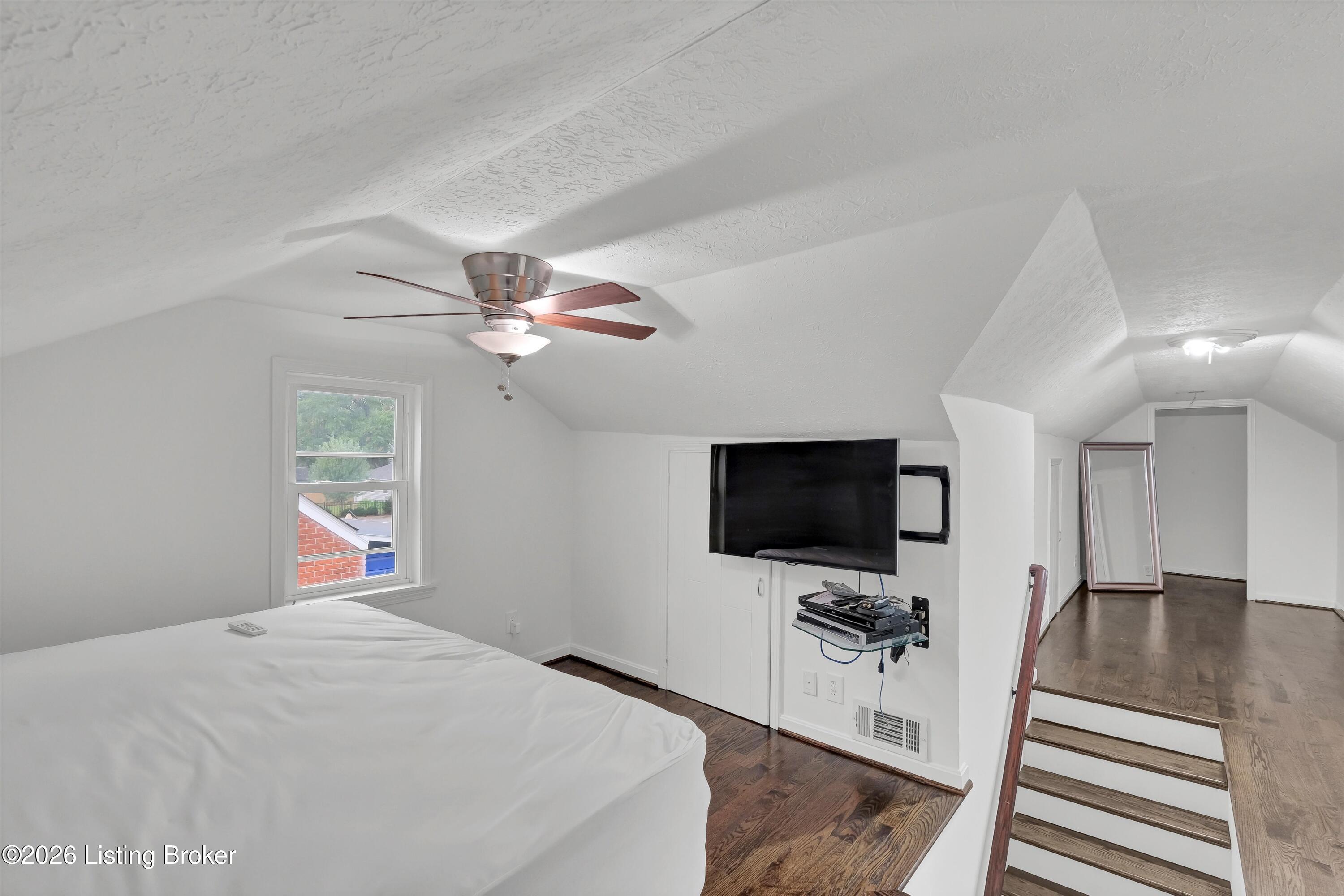 3505 Warner Ave
