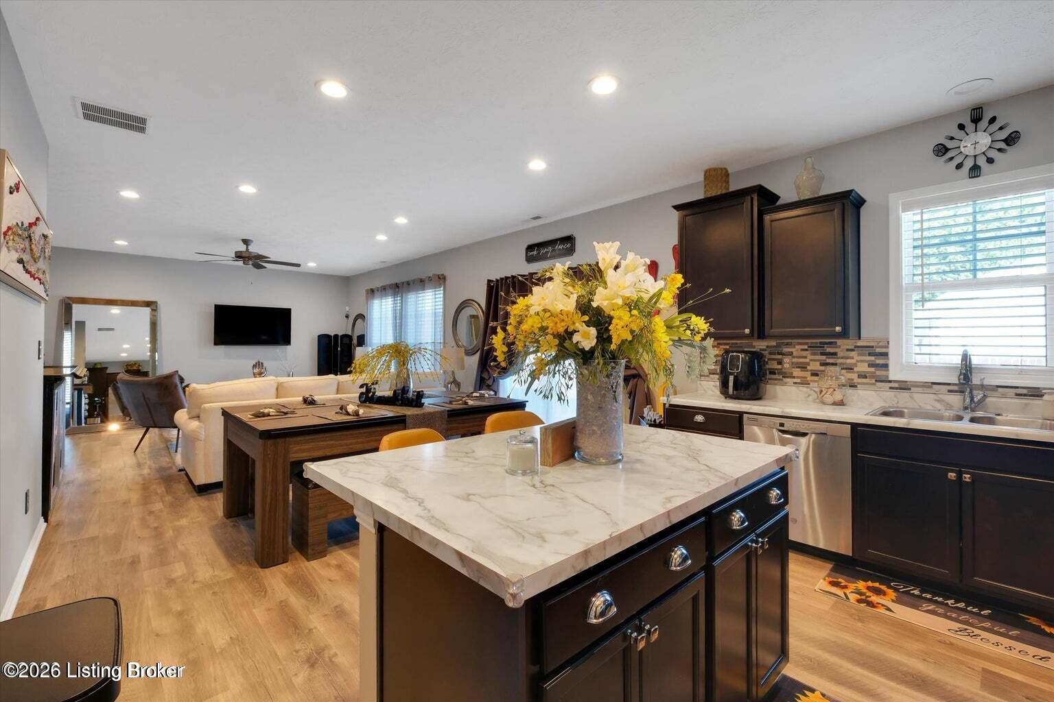 6522 Oak Village Dr
