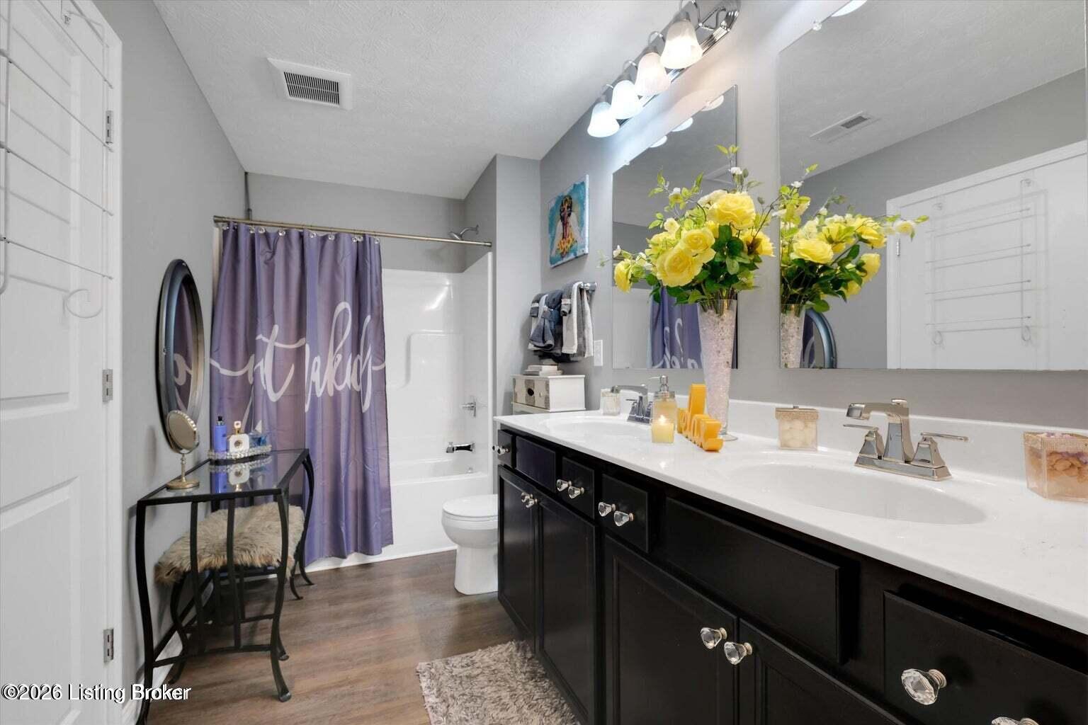 6522 Oak Village Dr