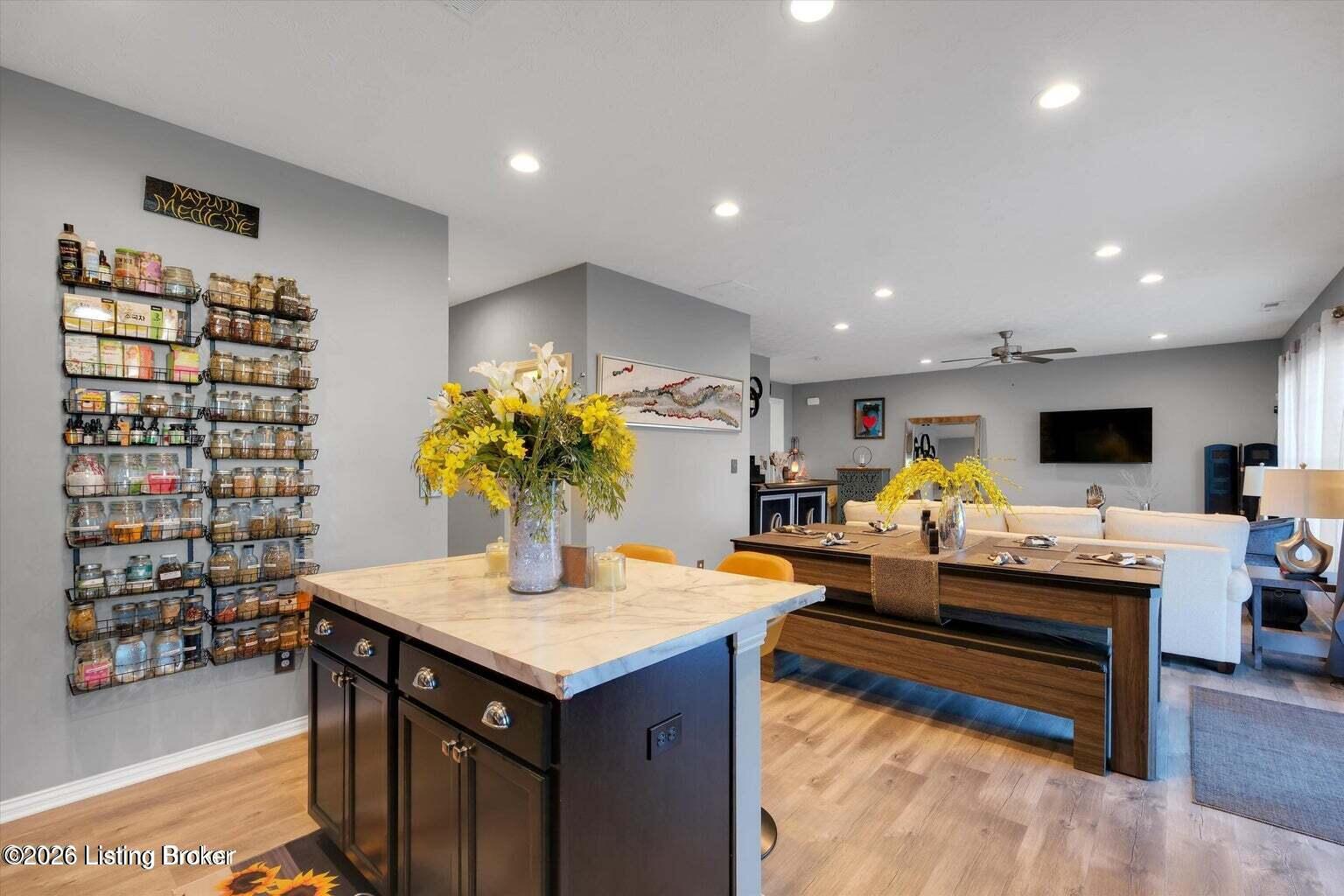 6522 Oak Village Dr
