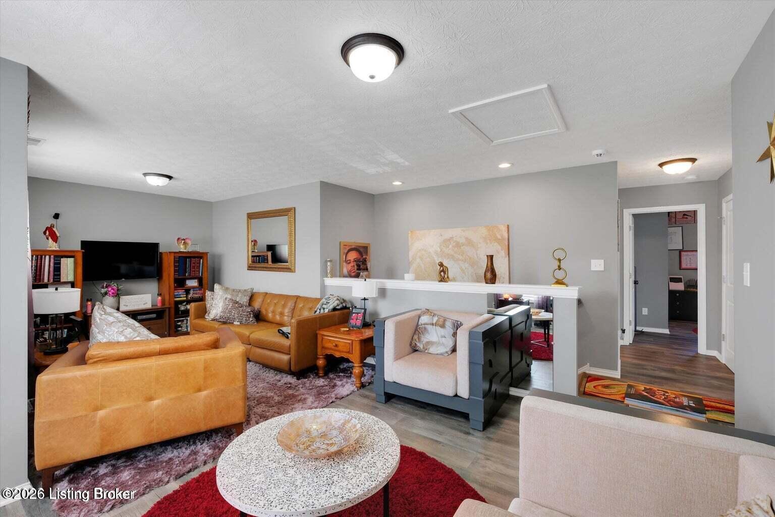 6522 Oak Village Dr