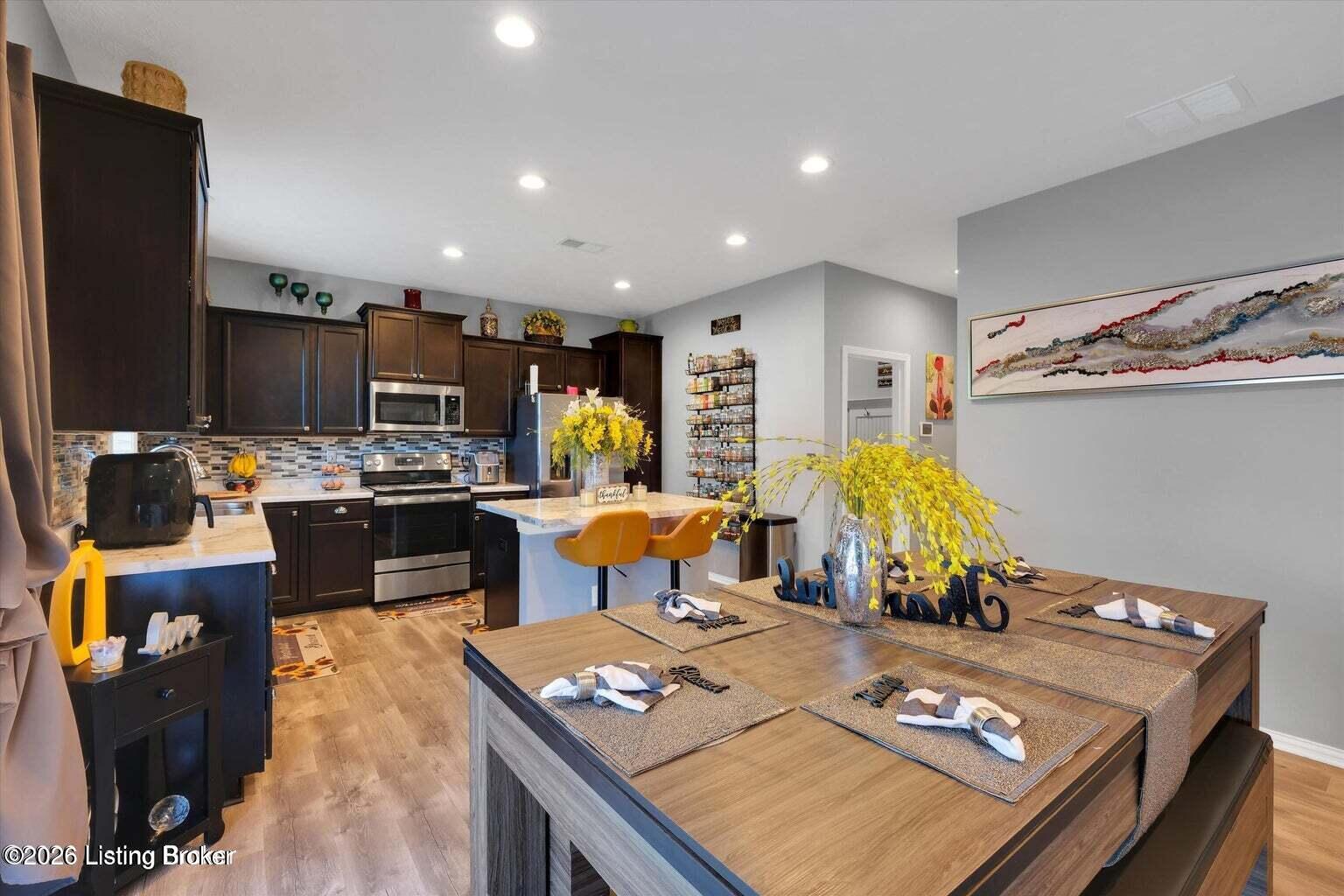 6522 Oak Village Dr