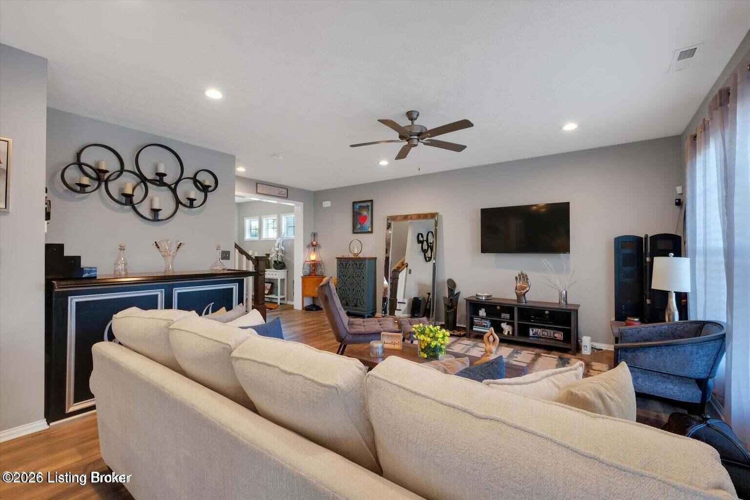 6522 Oak Village Dr