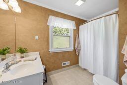 7715 Fairmeadows Ln
