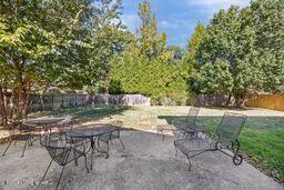 7715 Fairmeadows Ln