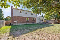 7715 Fairmeadows Ln