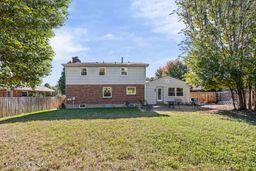 7715 Fairmeadows Ln