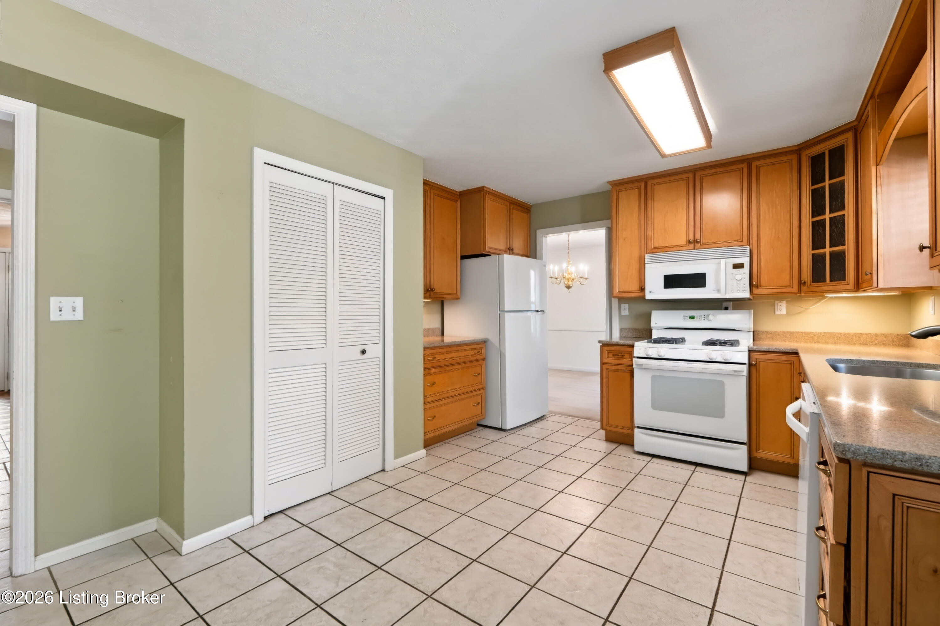 4001 Ashridge Dr