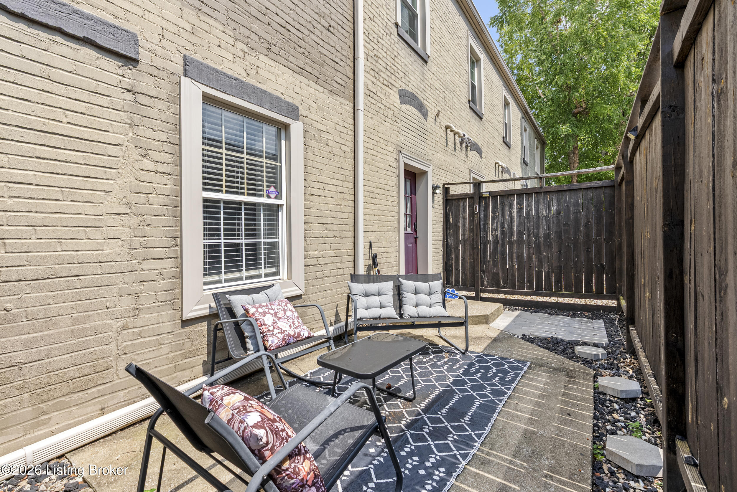 925 E 7th St APT 104