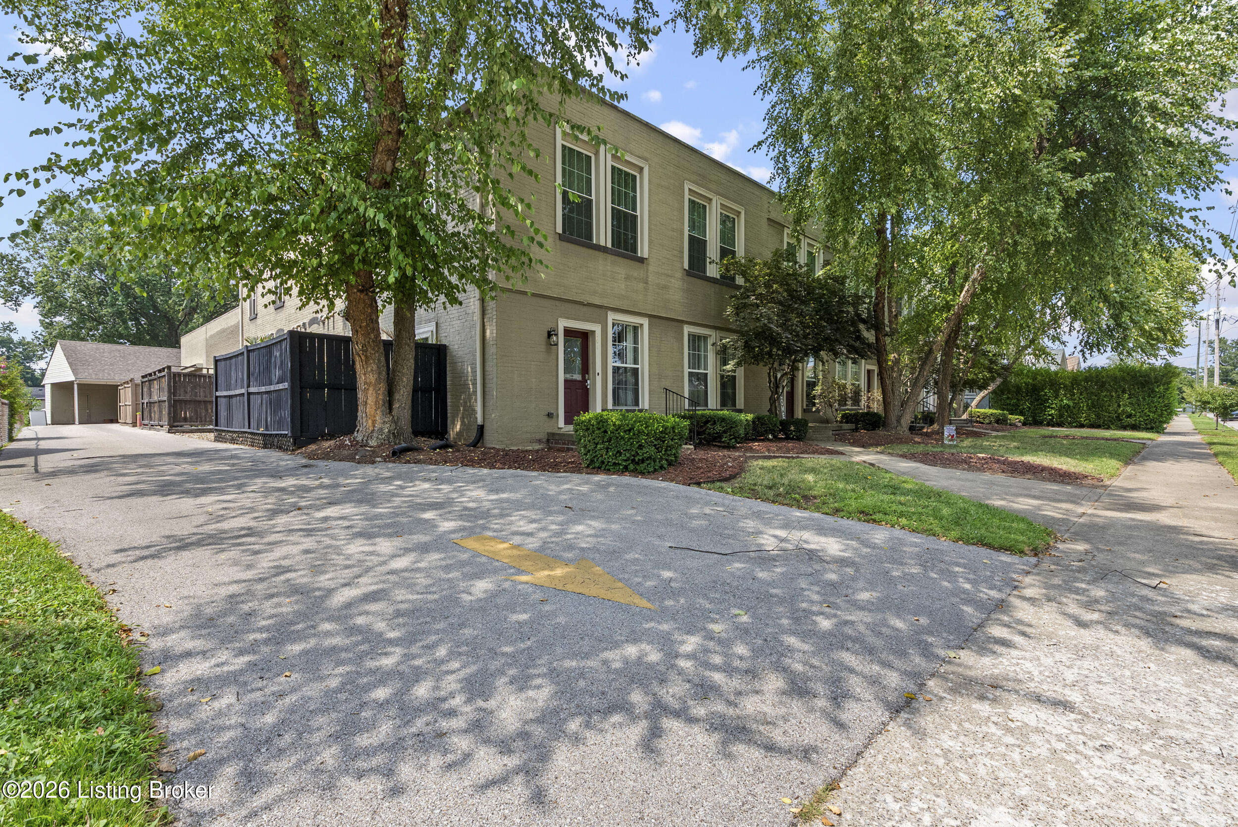 925 E 7th St APT 104