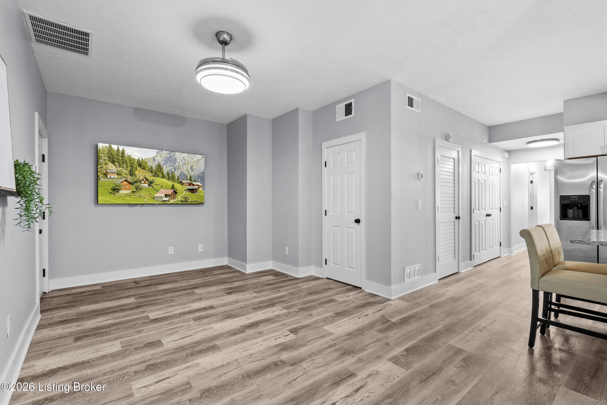 925 E 7th St APT 104