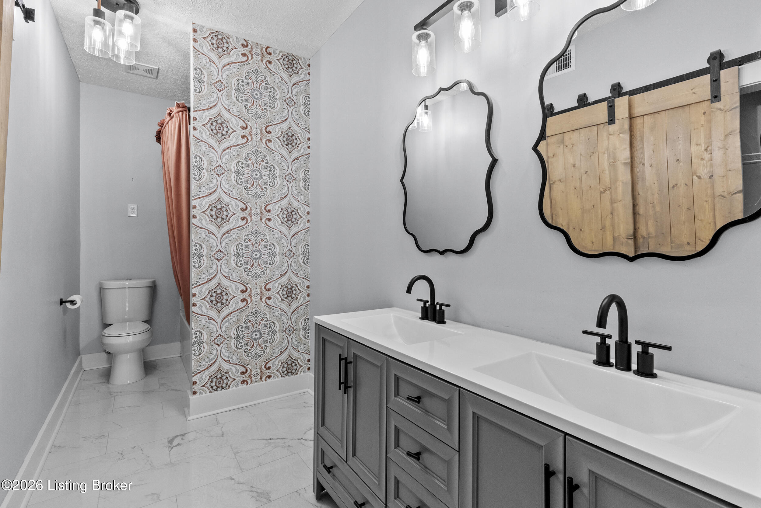 925 E 7th St APT 104