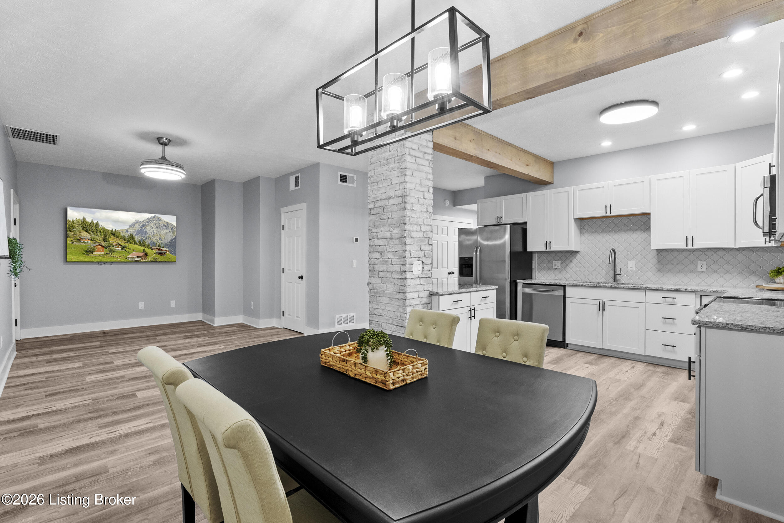 925 E 7th St APT 104