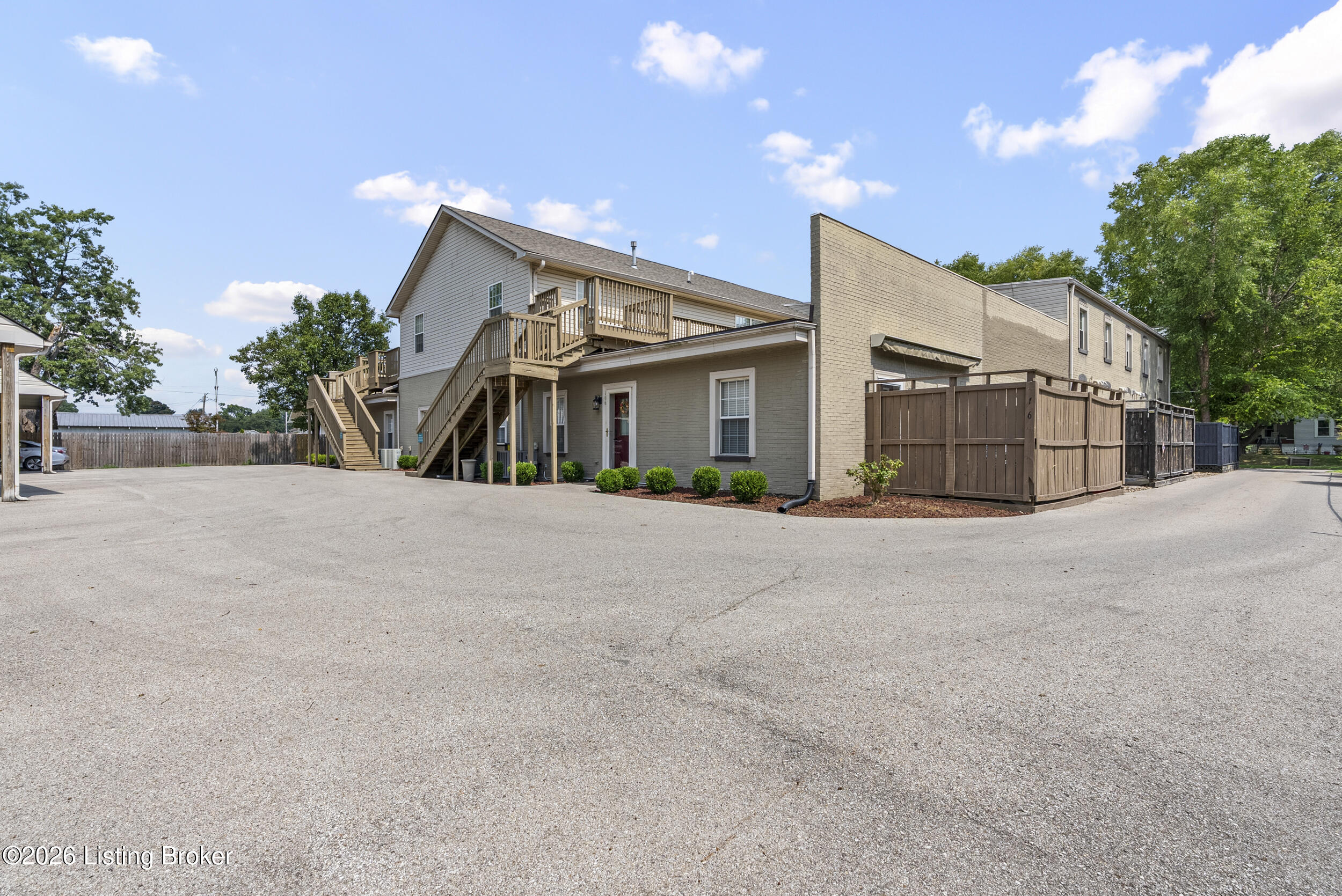 925 E 7th St APT 104